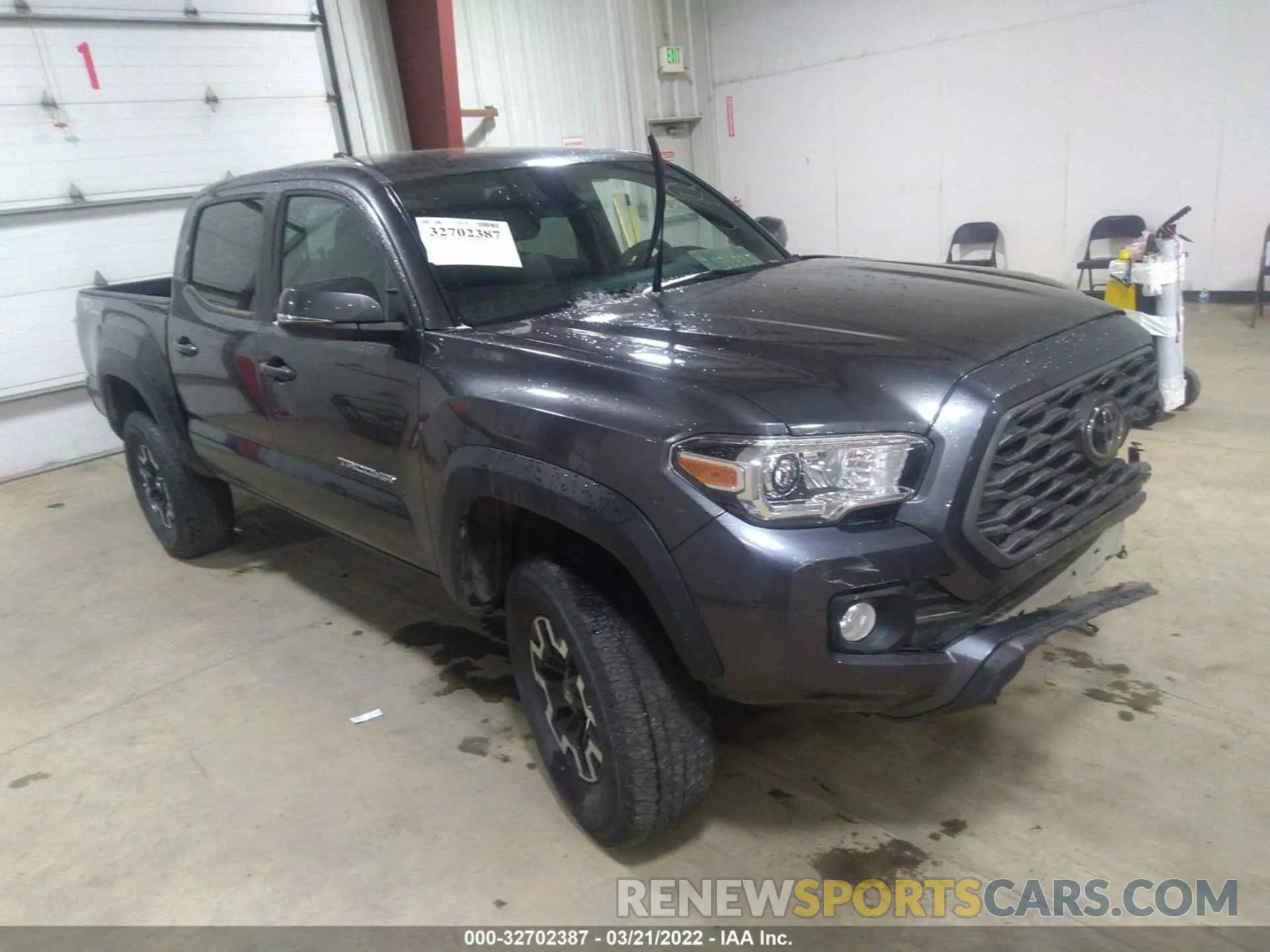 1 Photograph of a damaged car 3TMCZ5AN4LM326556 TOYOTA TACOMA 4WD 2020