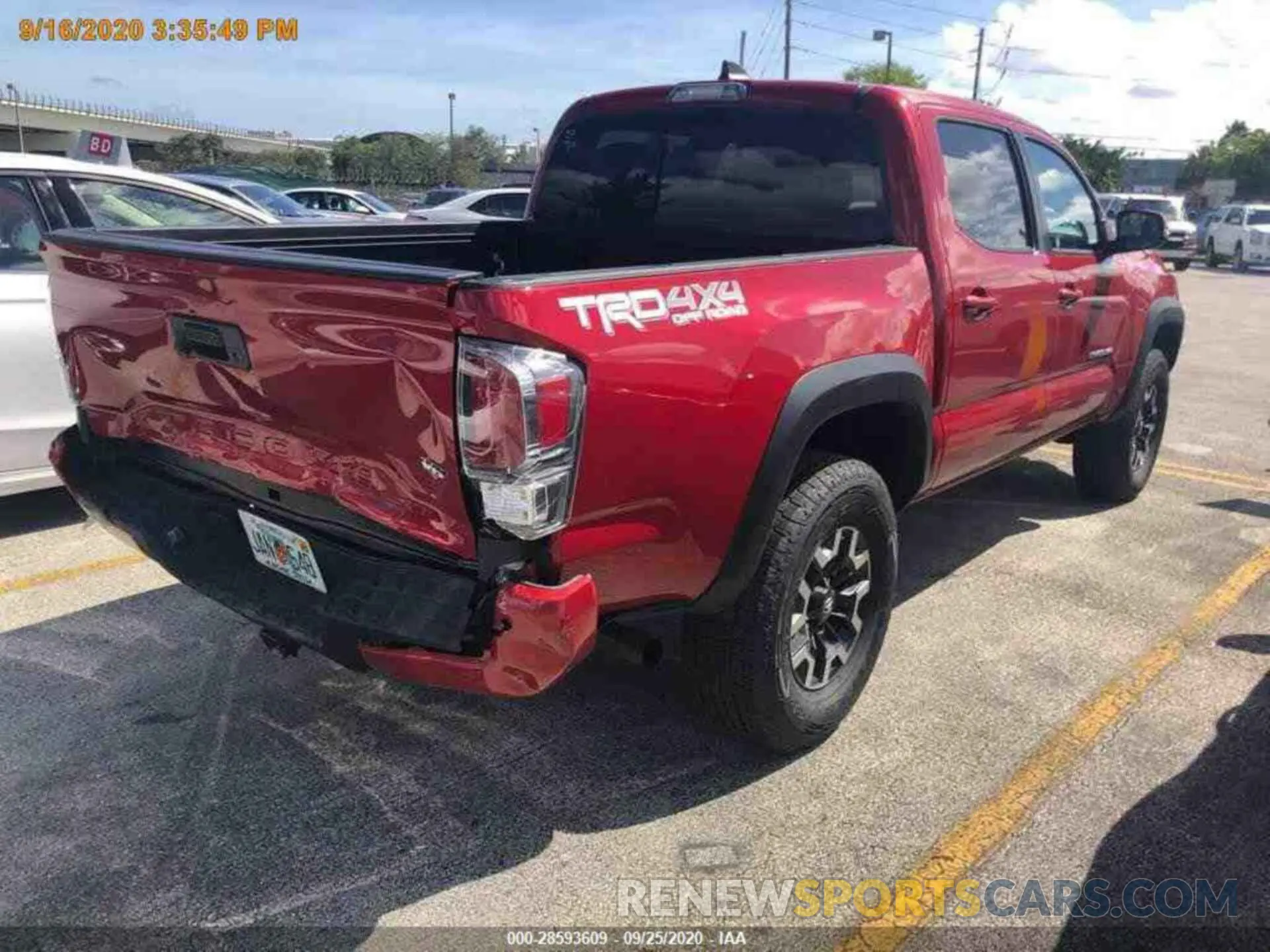 13 Photograph of a damaged car 3TMCZ5AN5LM319762 TOYOTA TACOMA 4WD 2020