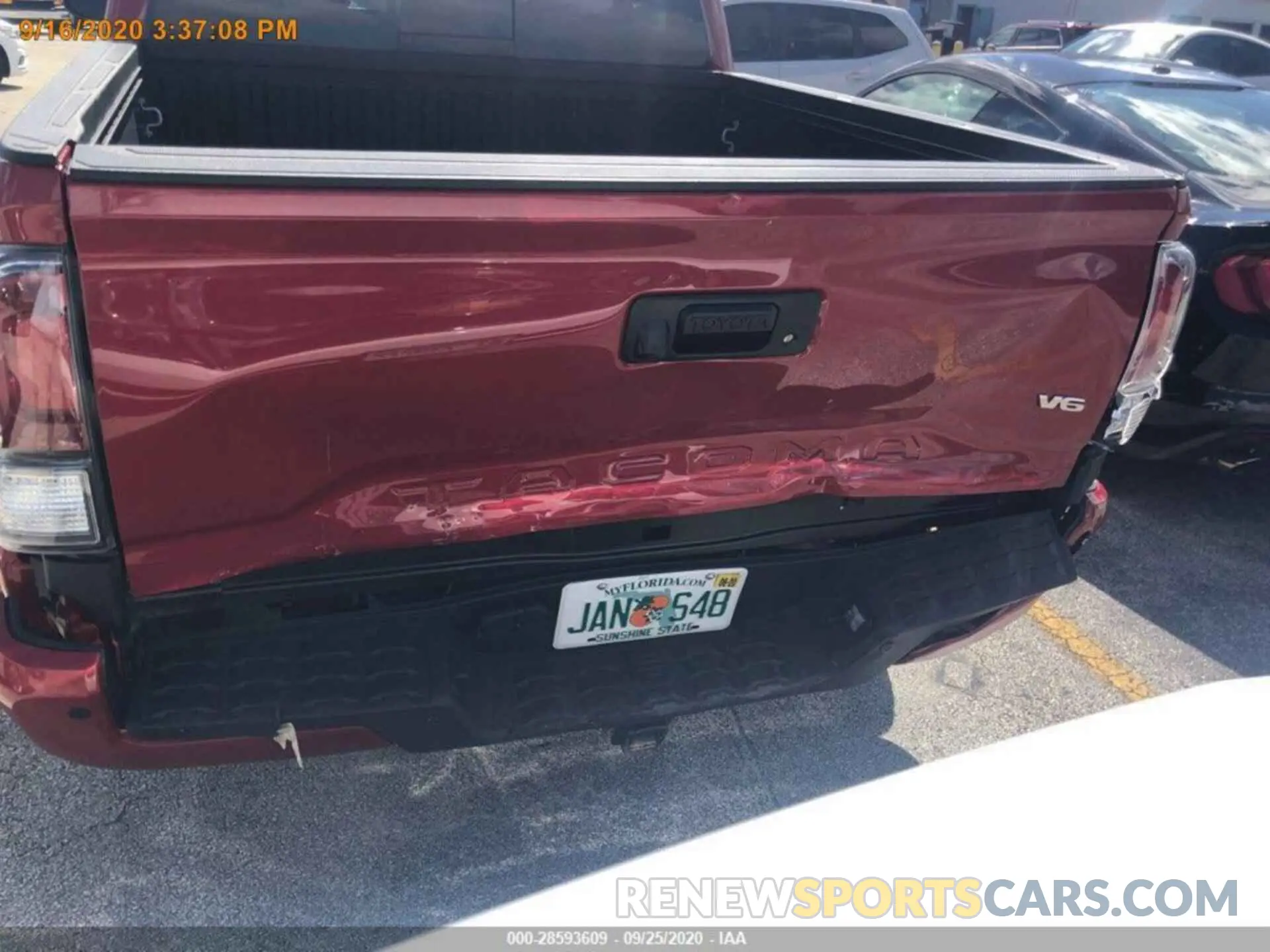 14 Photograph of a damaged car 3TMCZ5AN5LM319762 TOYOTA TACOMA 4WD 2020