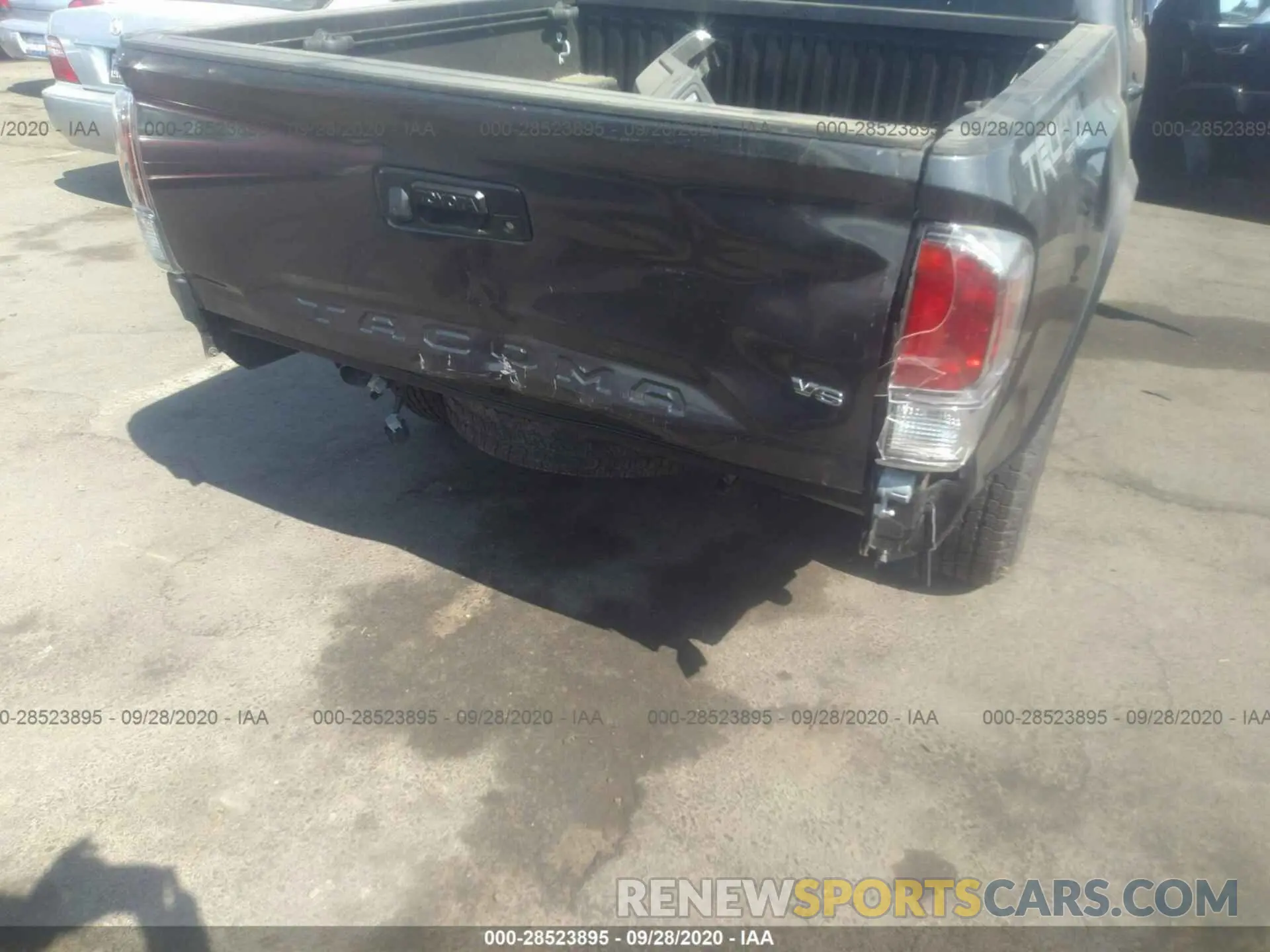 6 Photograph of a damaged car 3TMCZ5AN6LM315543 TOYOTA TACOMA 4WD 2020