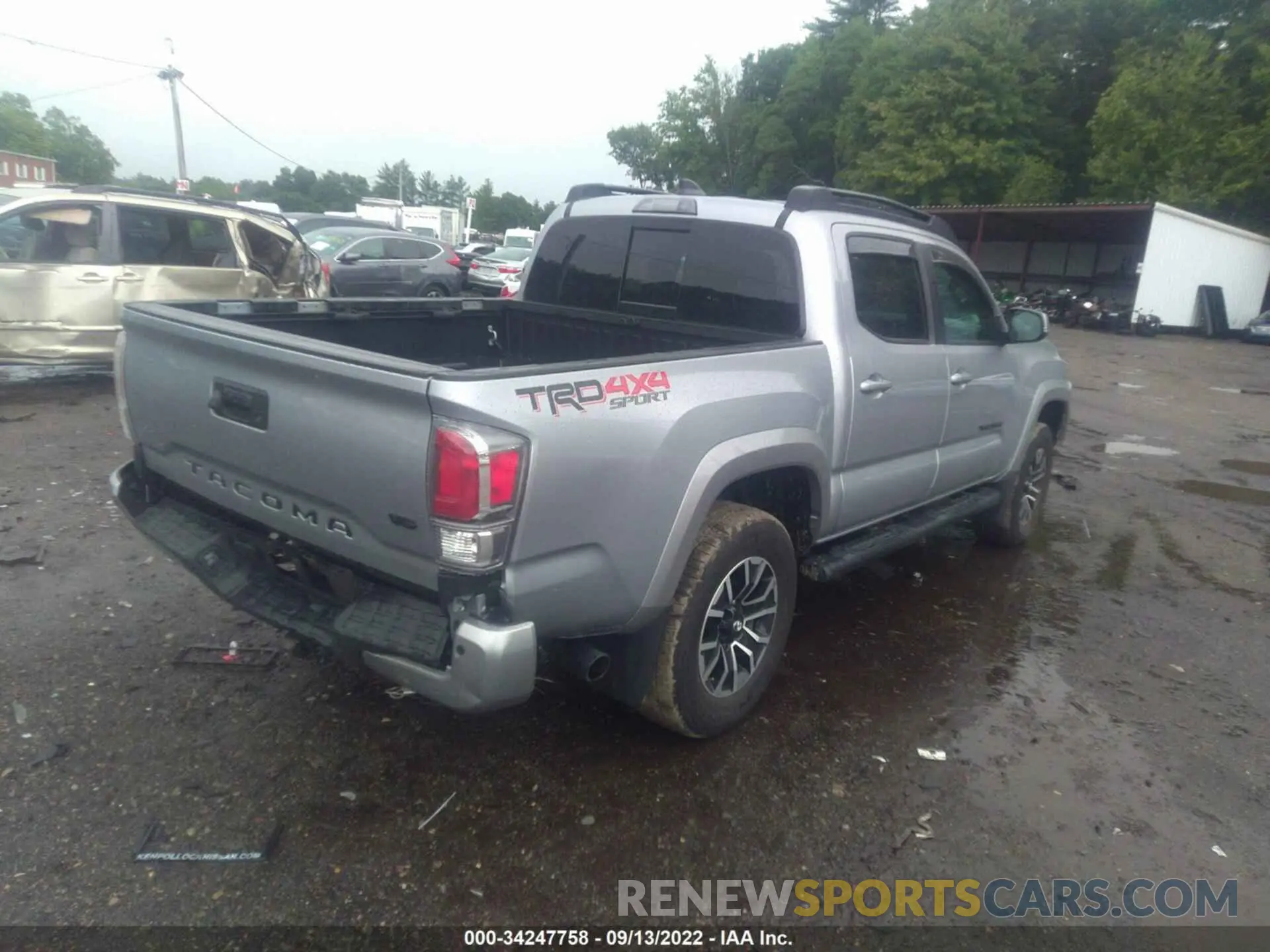 4 Photograph of a damaged car 3TMCZ5AN6LM321746 TOYOTA TACOMA 4WD 2020