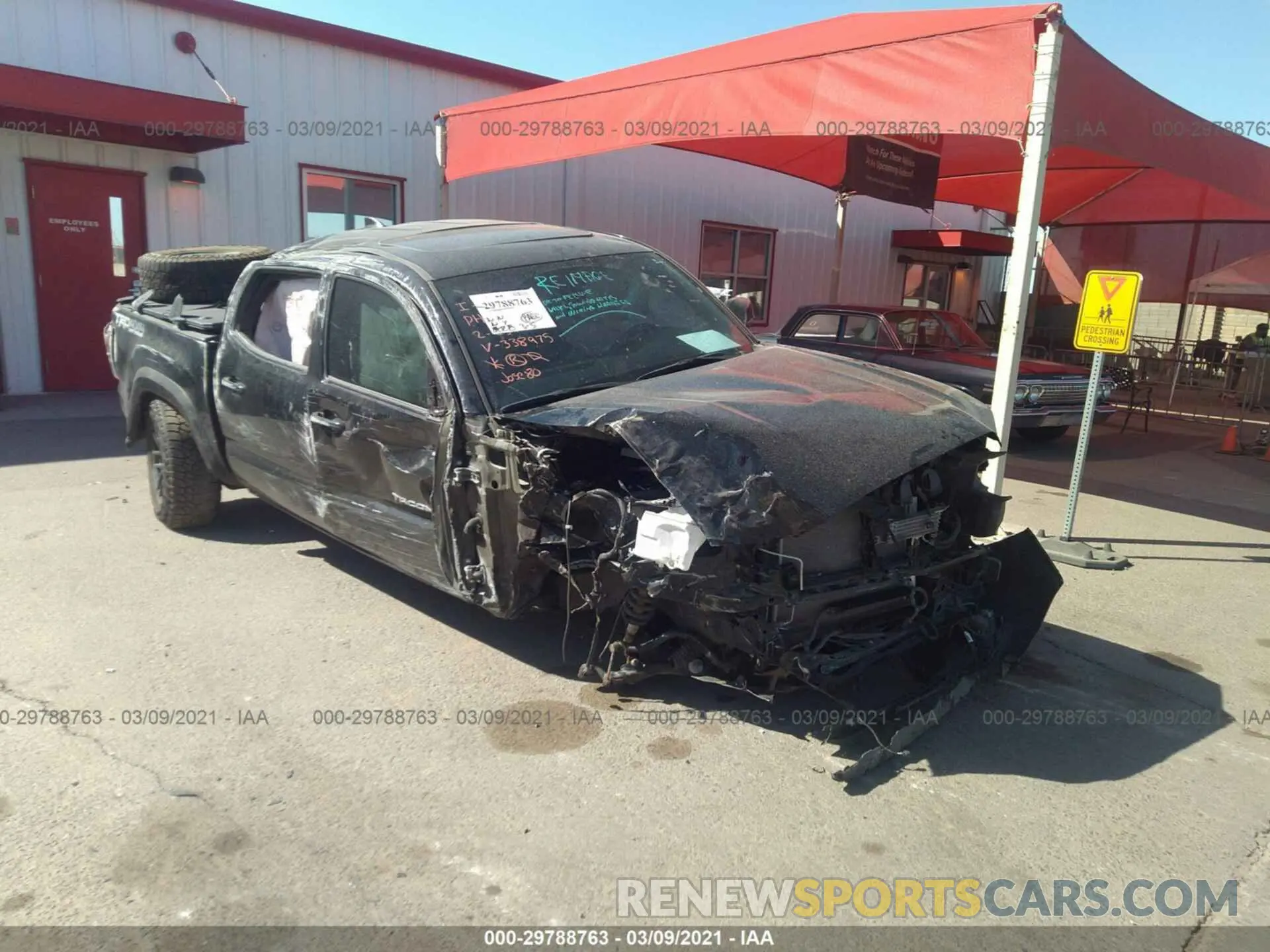 1 Photograph of a damaged car 3TMCZ5AN7LM338975 TOYOTA TACOMA 4WD 2020