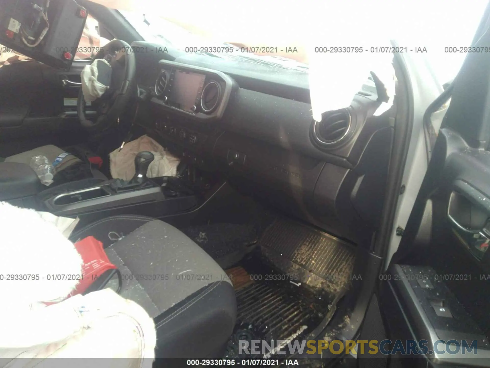 5 Photograph of a damaged car 3TMCZ5ANXLM303668 TOYOTA TACOMA 4WD 2020