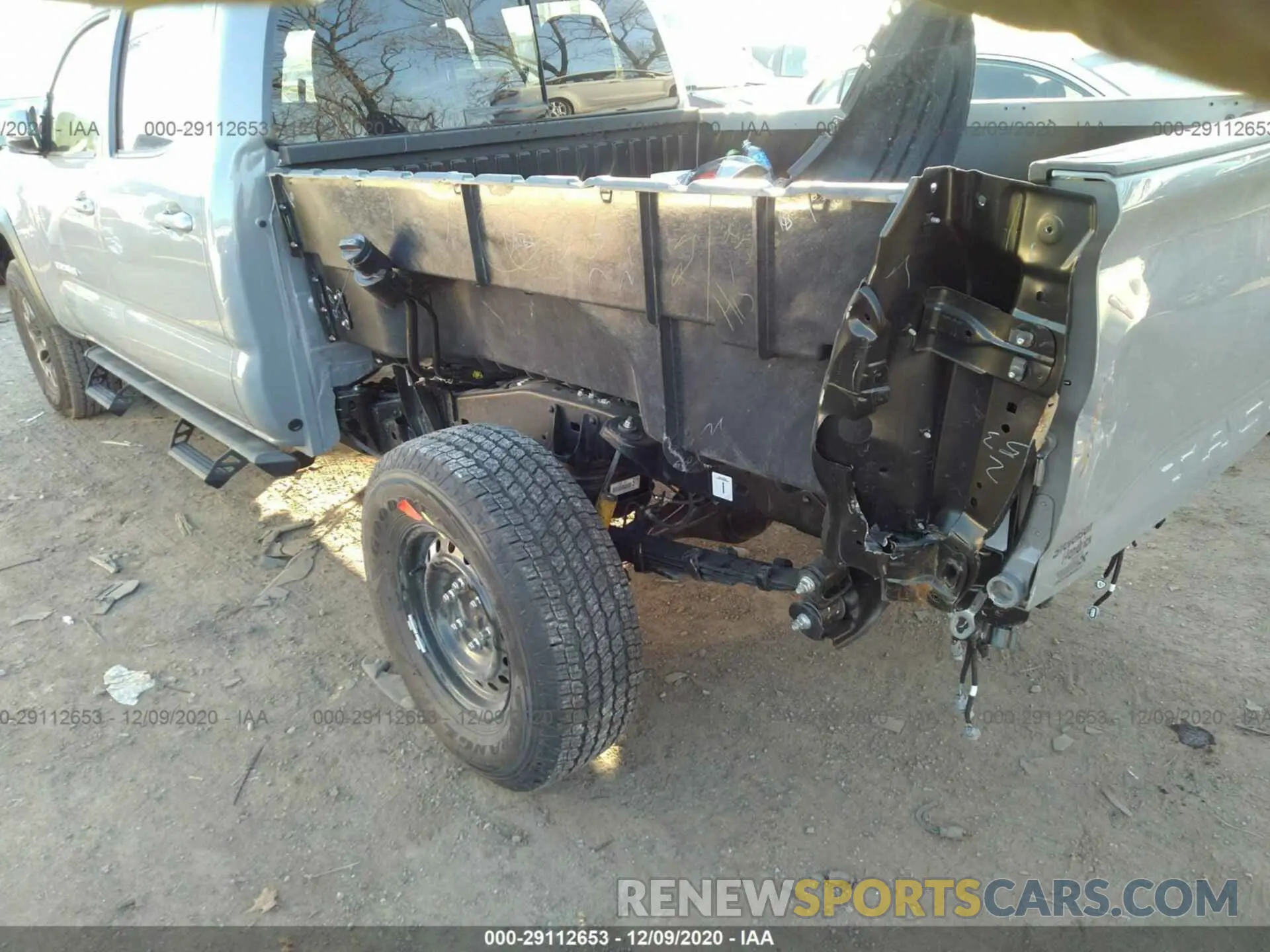 6 Photograph of a damaged car 3TMDZ5BN9LM095947 TOYOTA TACOMA 4WD 2020
