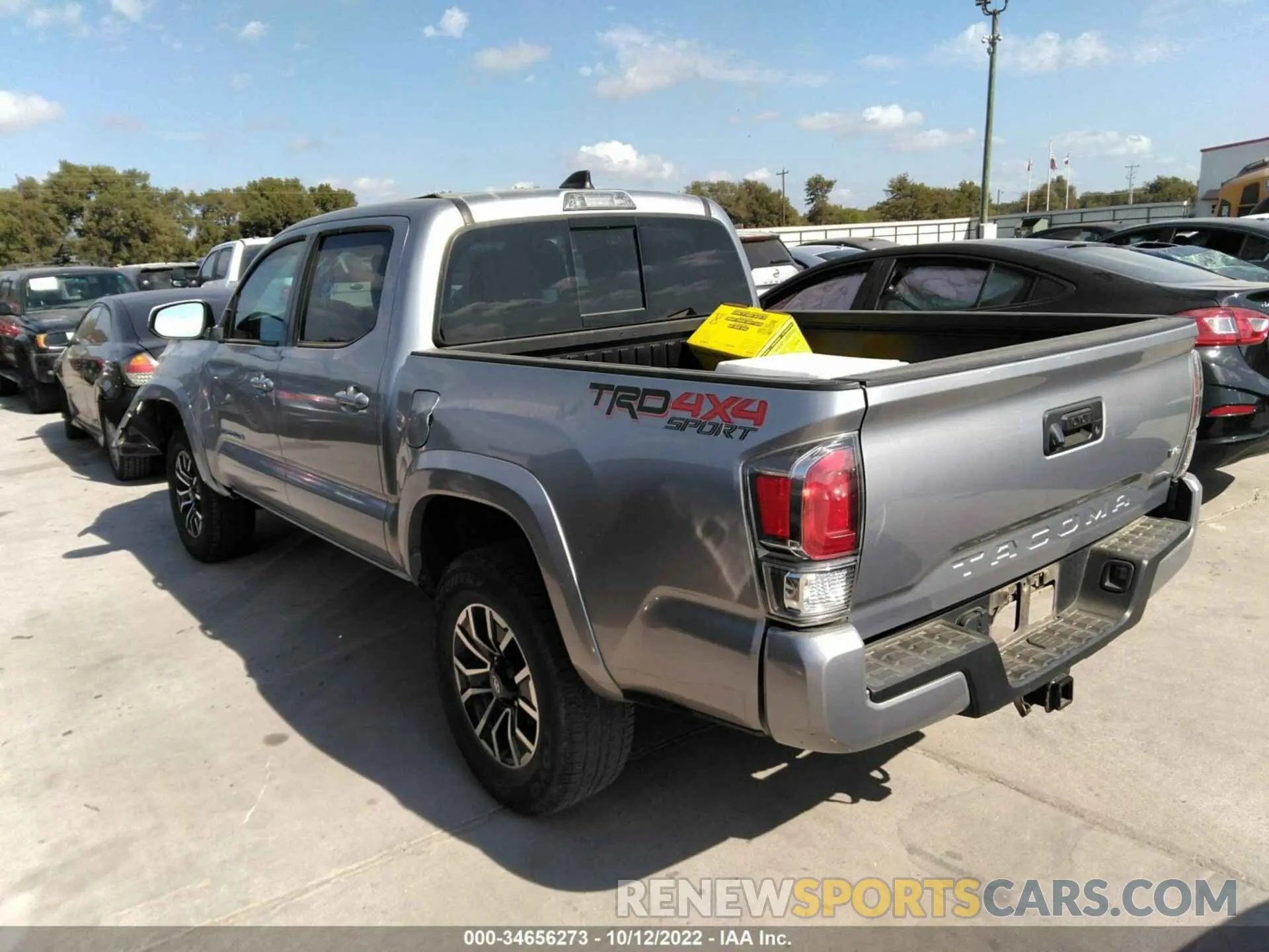 3 Photograph of a damaged car 5TFCZ5AN3LX229858 TOYOTA TACOMA 4WD 2020