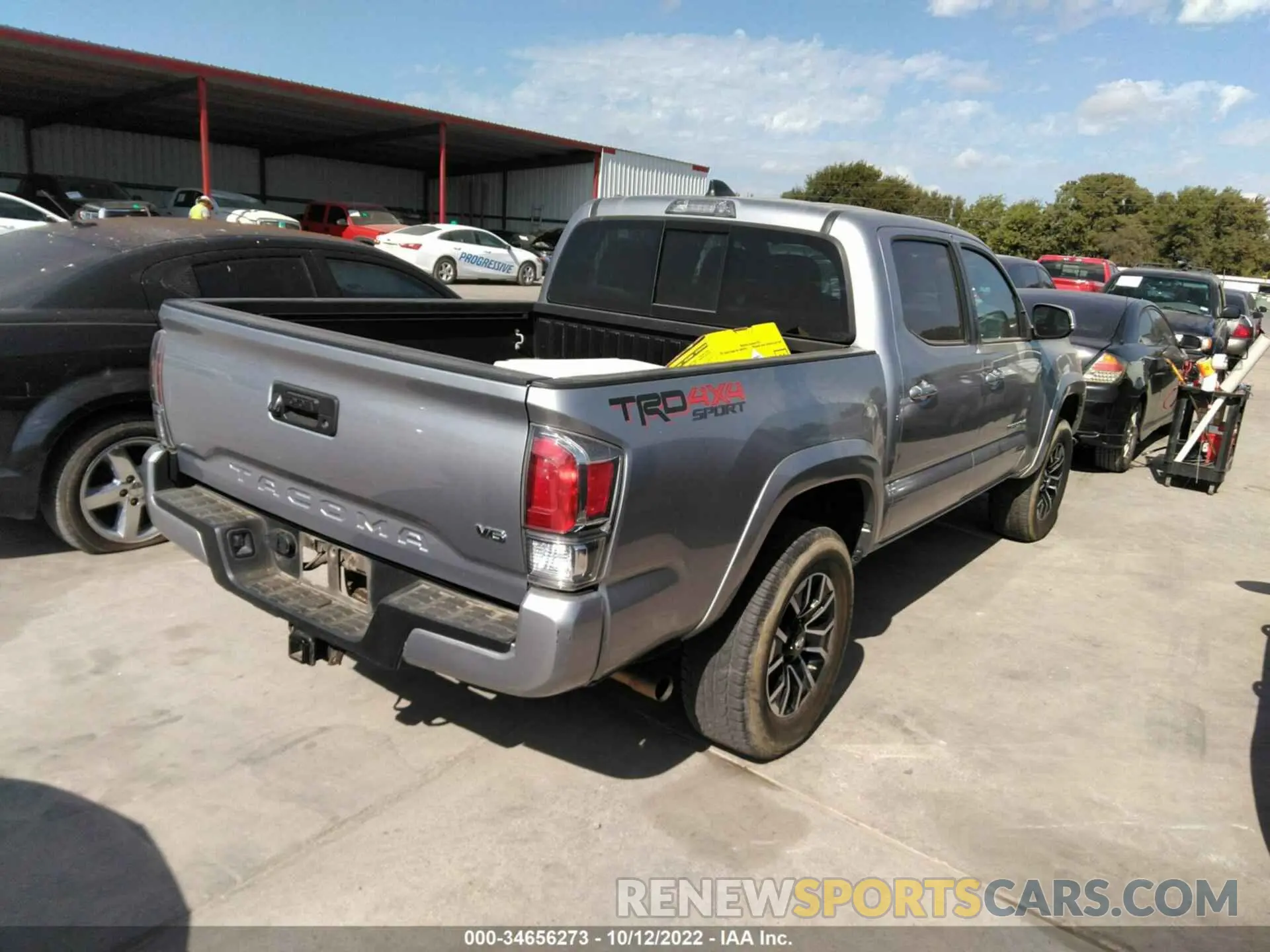 4 Photograph of a damaged car 5TFCZ5AN3LX229858 TOYOTA TACOMA 4WD 2020