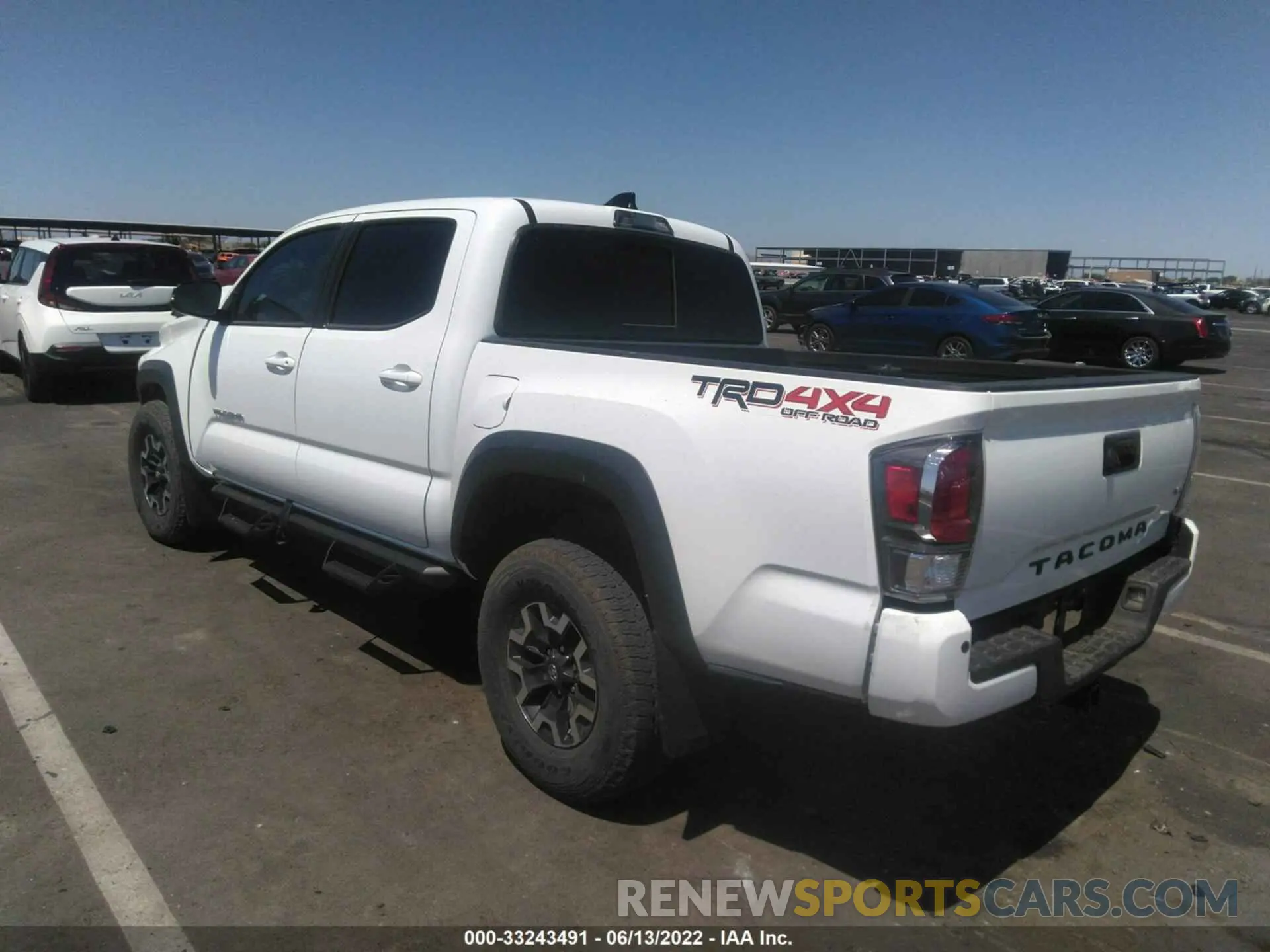 3 Photograph of a damaged car 5TFCZ5AN4LX242750 TOYOTA TACOMA 4WD 2020