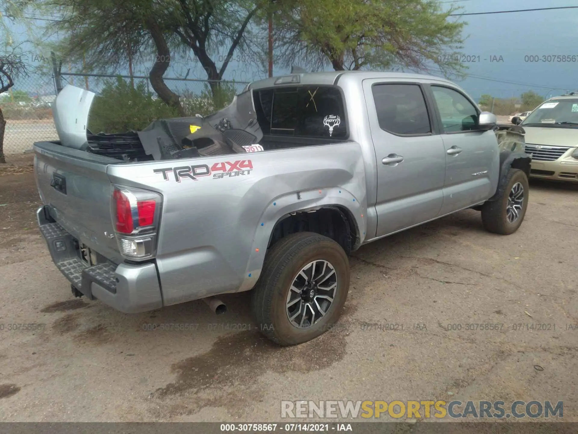 4 Photograph of a damaged car 3TMCZ5AN3MM380609 TOYOTA TACOMA 4WD 2021
