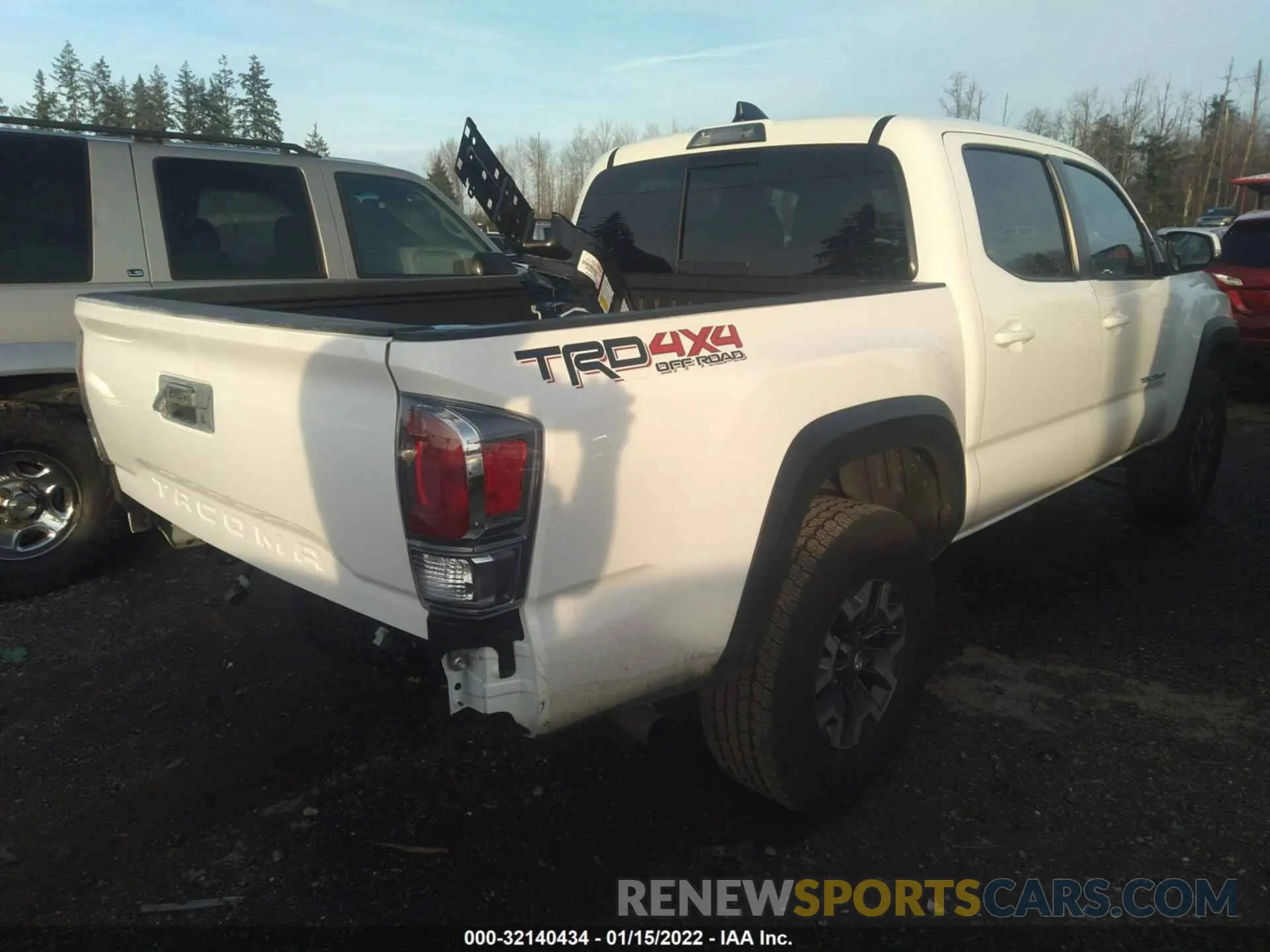 4 Photograph of a damaged car 3TMCZ5AN4MM418204 TOYOTA TACOMA 4WD 2021