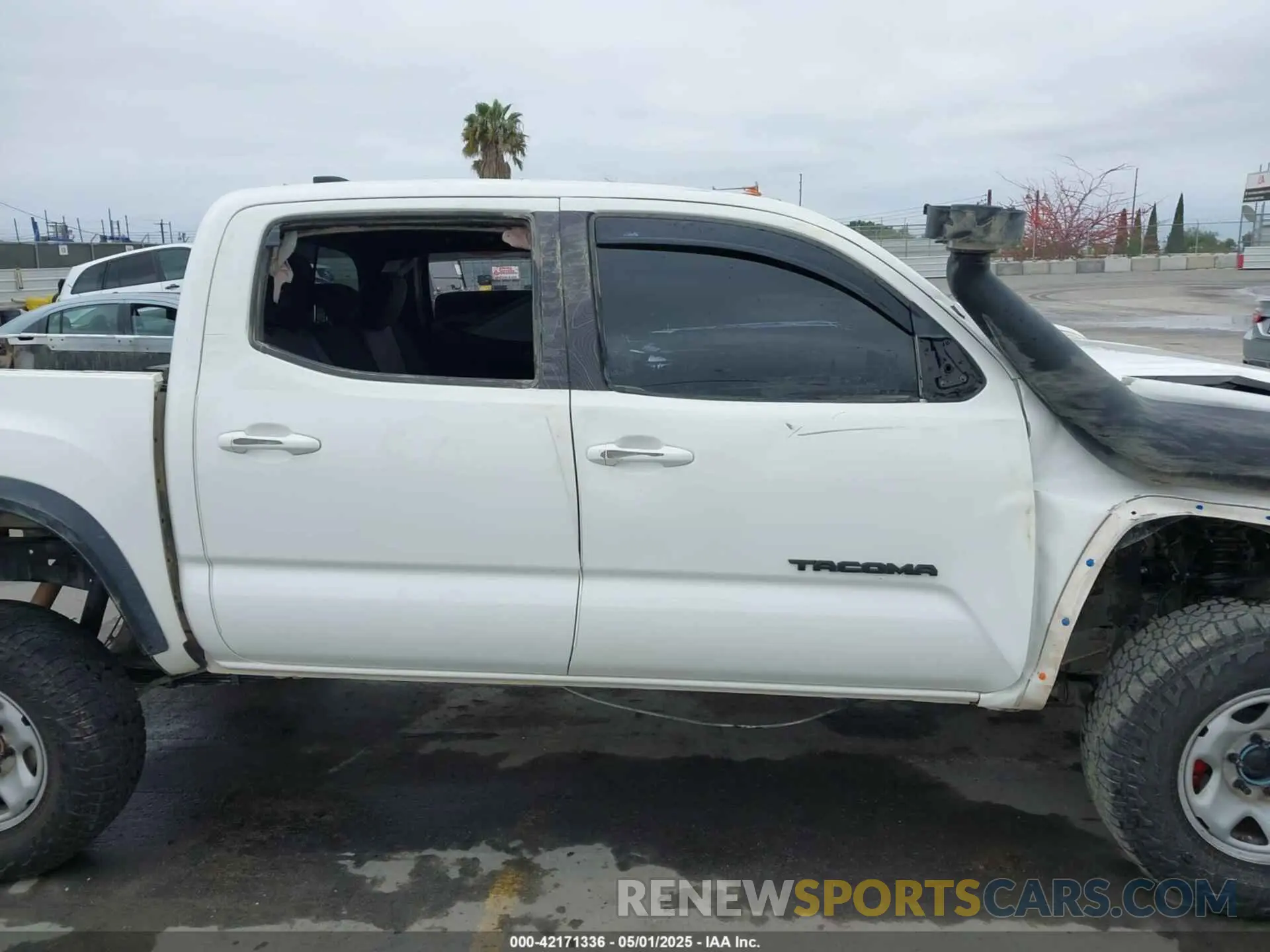 14 Photograph of a damaged car 3TMCZ5AN6MM417278 TOYOTA TACOMA 4WD 2021