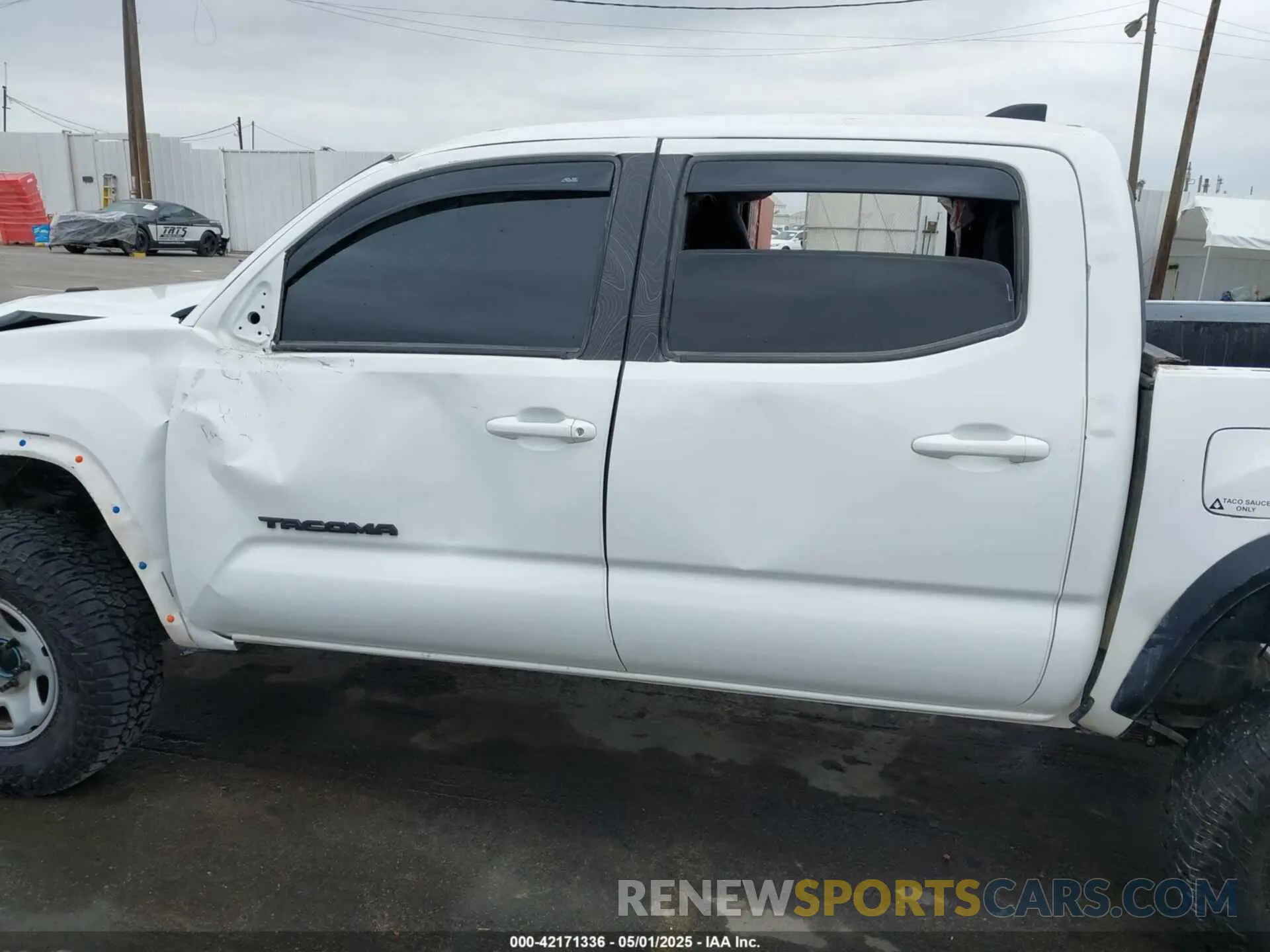 15 Photograph of a damaged car 3TMCZ5AN6MM417278 TOYOTA TACOMA 4WD 2021