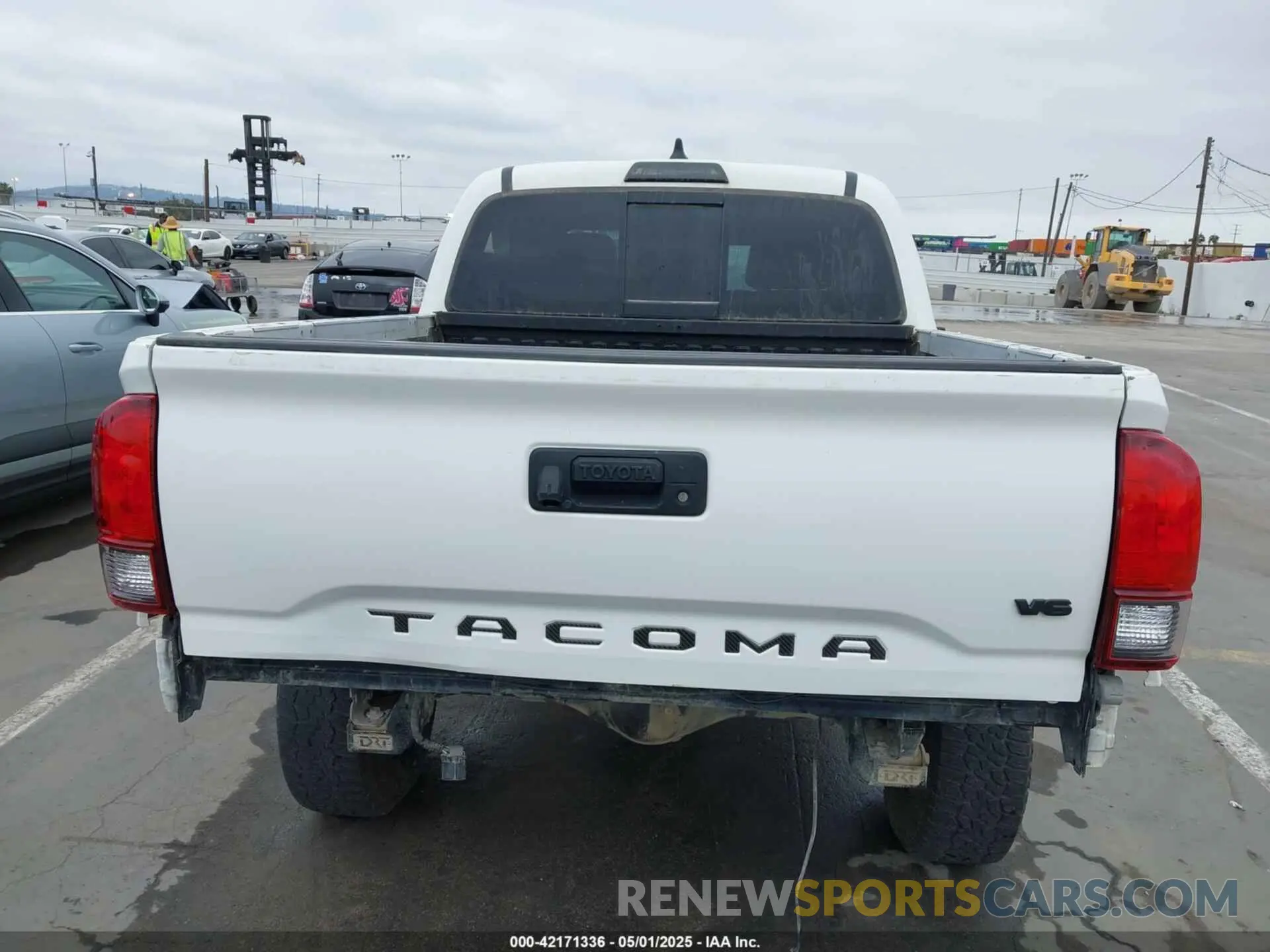17 Photograph of a damaged car 3TMCZ5AN6MM417278 TOYOTA TACOMA 4WD 2021