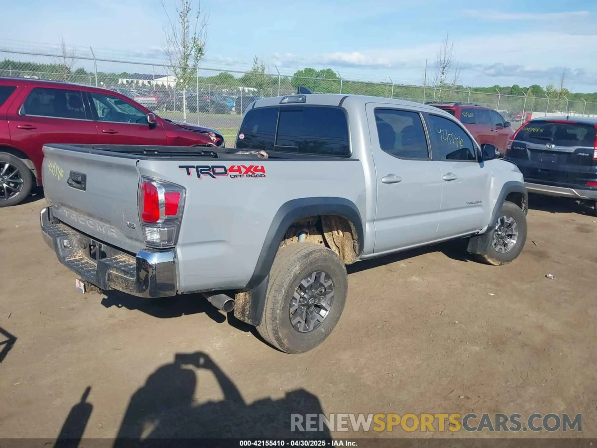 4 Photograph of a damaged car 3TMCZ5AN7MM373405 TOYOTA TACOMA 4WD 2021