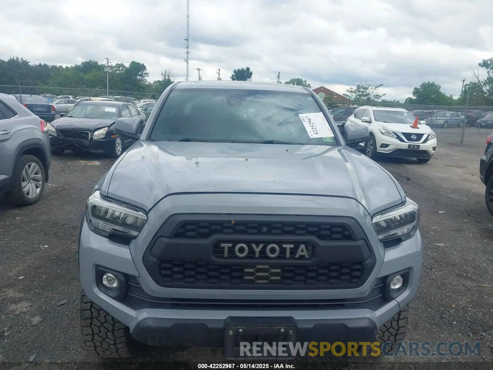 12 Photograph of a damaged car 5TFCZ5AN3MX258746 TOYOTA TACOMA 4WD 2021