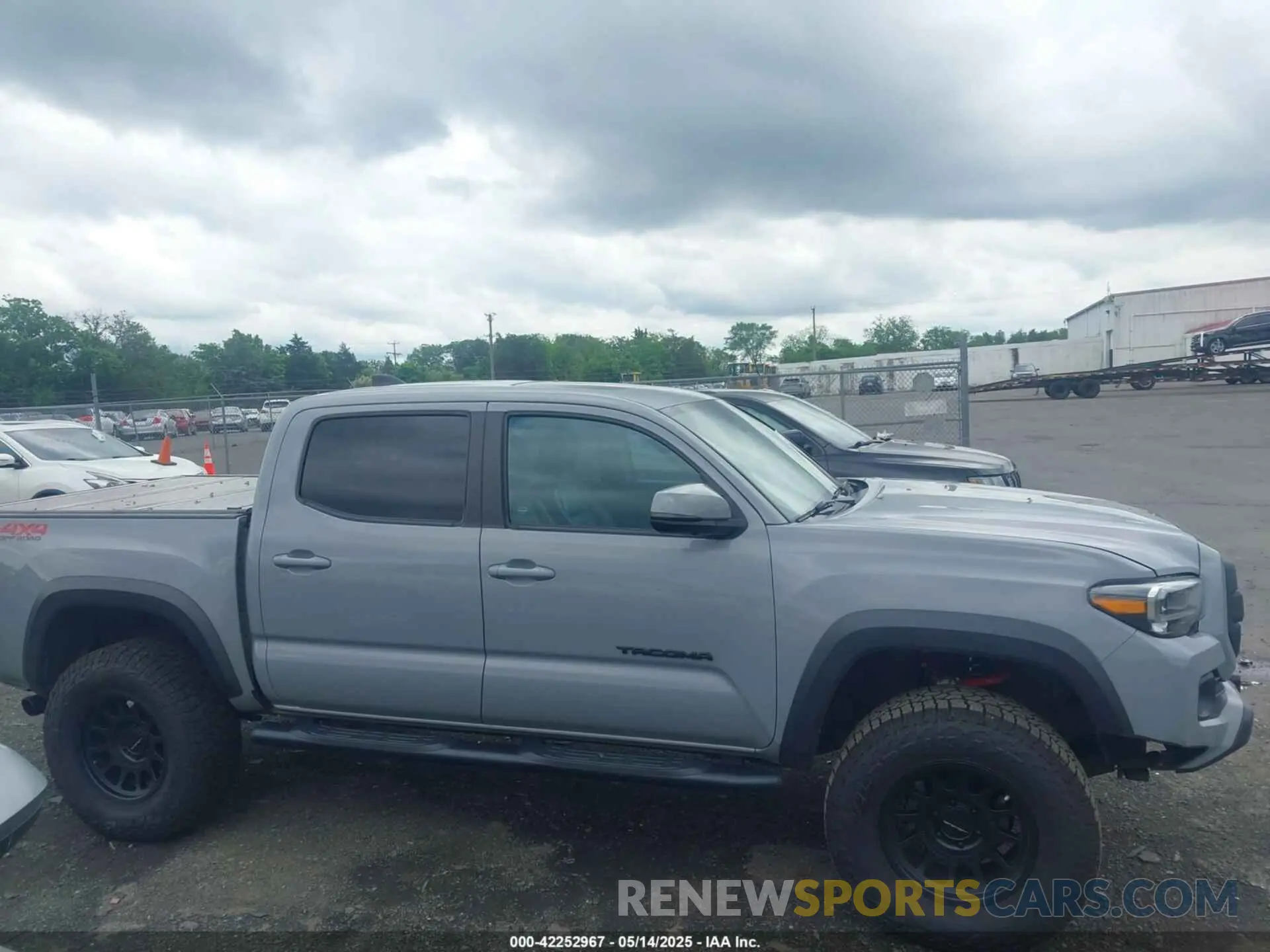 13 Photograph of a damaged car 5TFCZ5AN3MX258746 TOYOTA TACOMA 4WD 2021