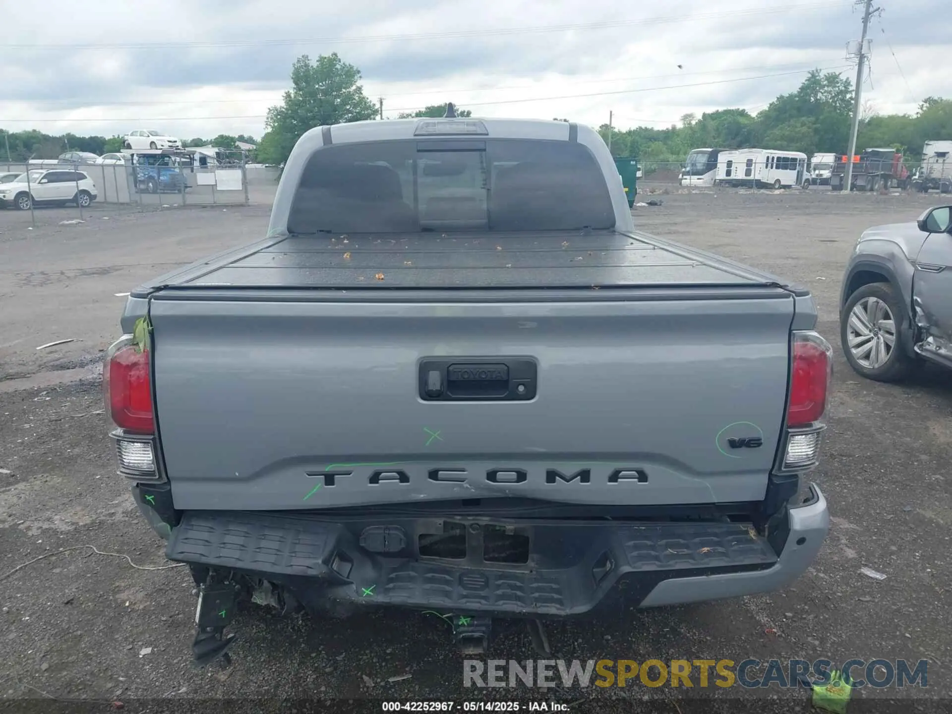 16 Photograph of a damaged car 5TFCZ5AN3MX258746 TOYOTA TACOMA 4WD 2021