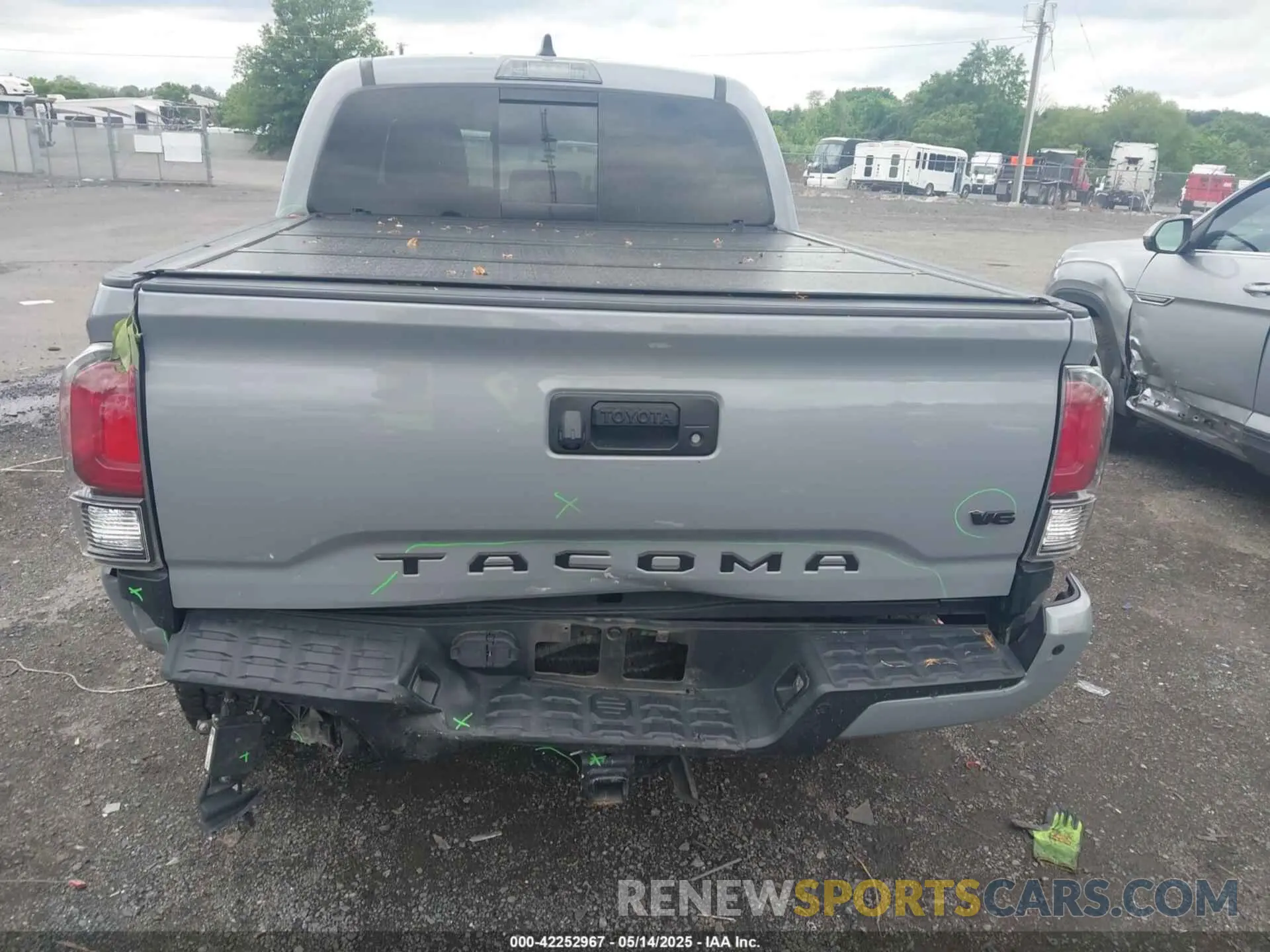 6 Photograph of a damaged car 5TFCZ5AN3MX258746 TOYOTA TACOMA 4WD 2021
