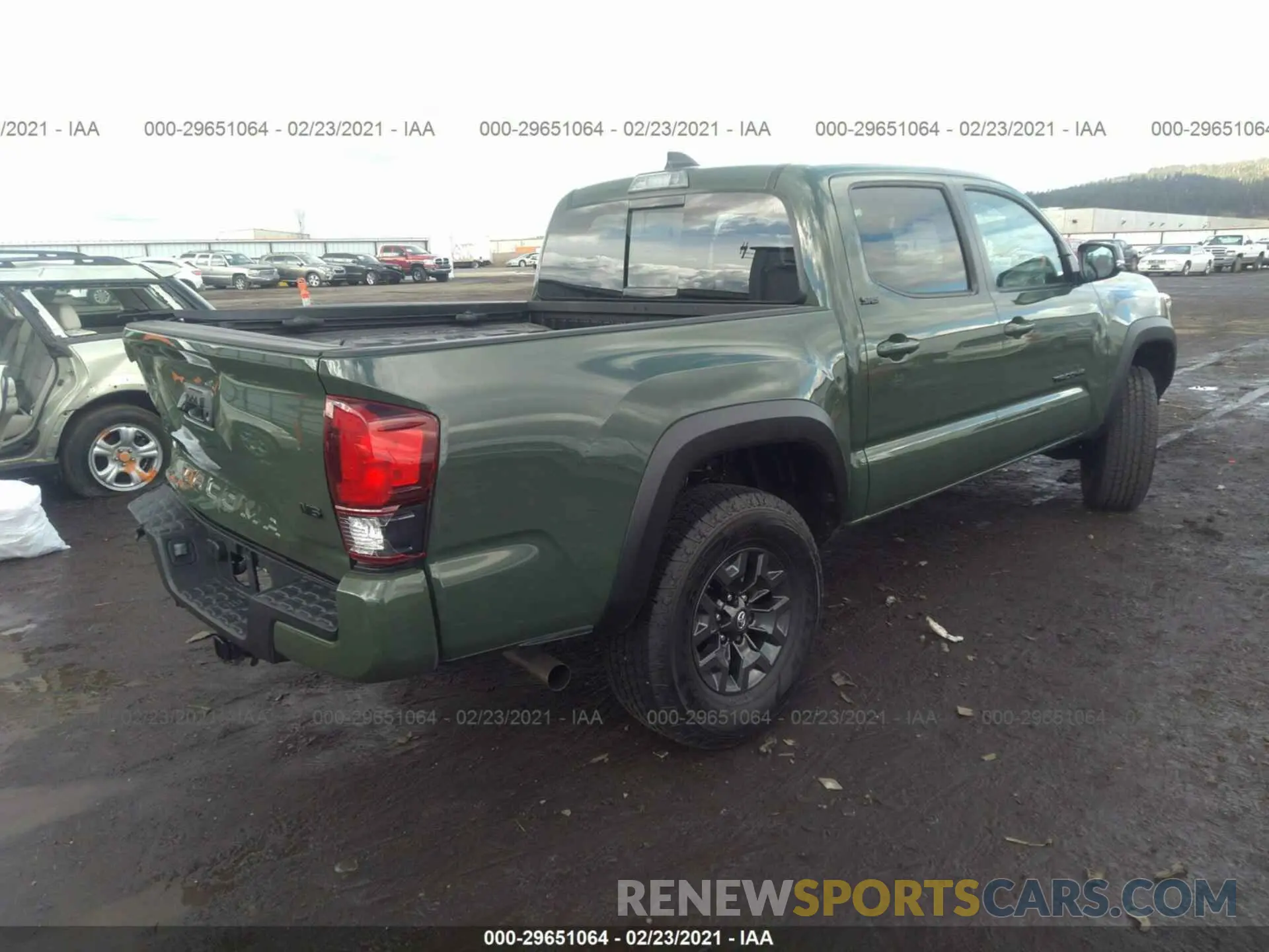 4 Photograph of a damaged car 5TFCZ5AN6MX255825 TOYOTA TACOMA 4WD 2021