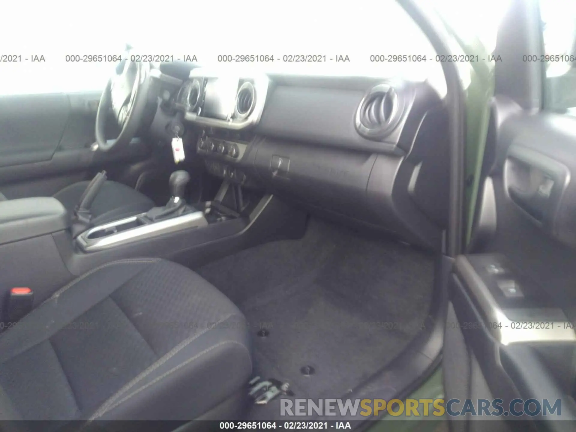 5 Photograph of a damaged car 5TFCZ5AN6MX255825 TOYOTA TACOMA 4WD 2021