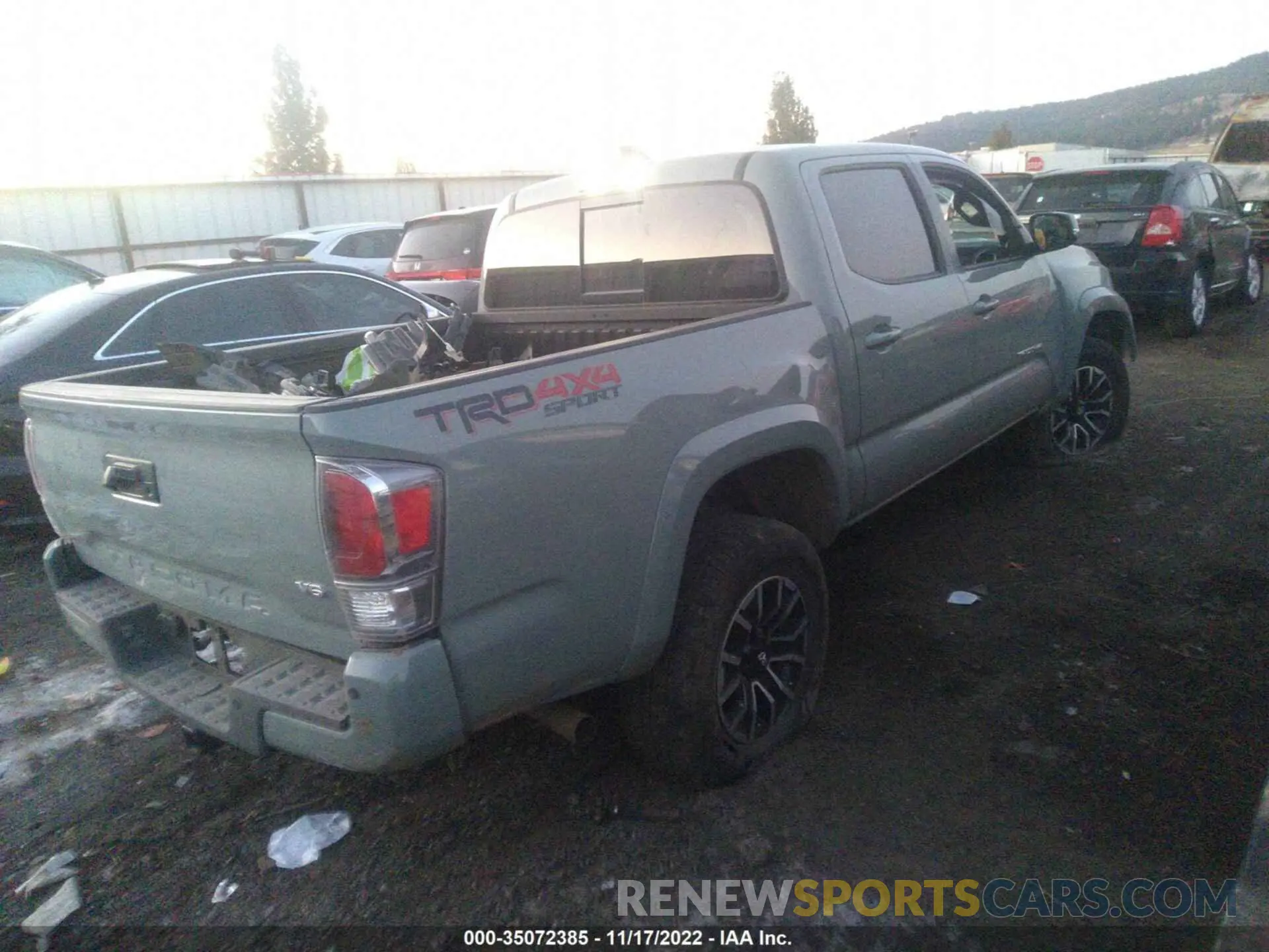 4 Photograph of a damaged car 3TMCZ5AN7NM490046 TOYOTA TACOMA 4WD 2022