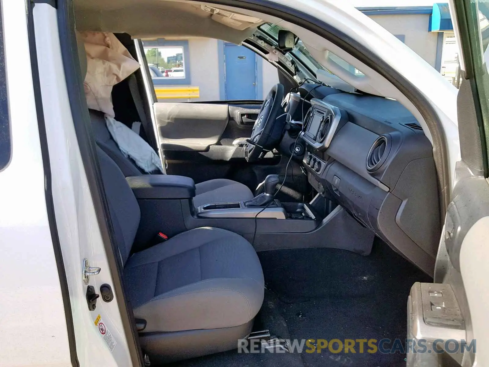 5 Photograph of a damaged car 5TFRZ5CN7KX079324 TOYOTA TACOMA ACC 2019