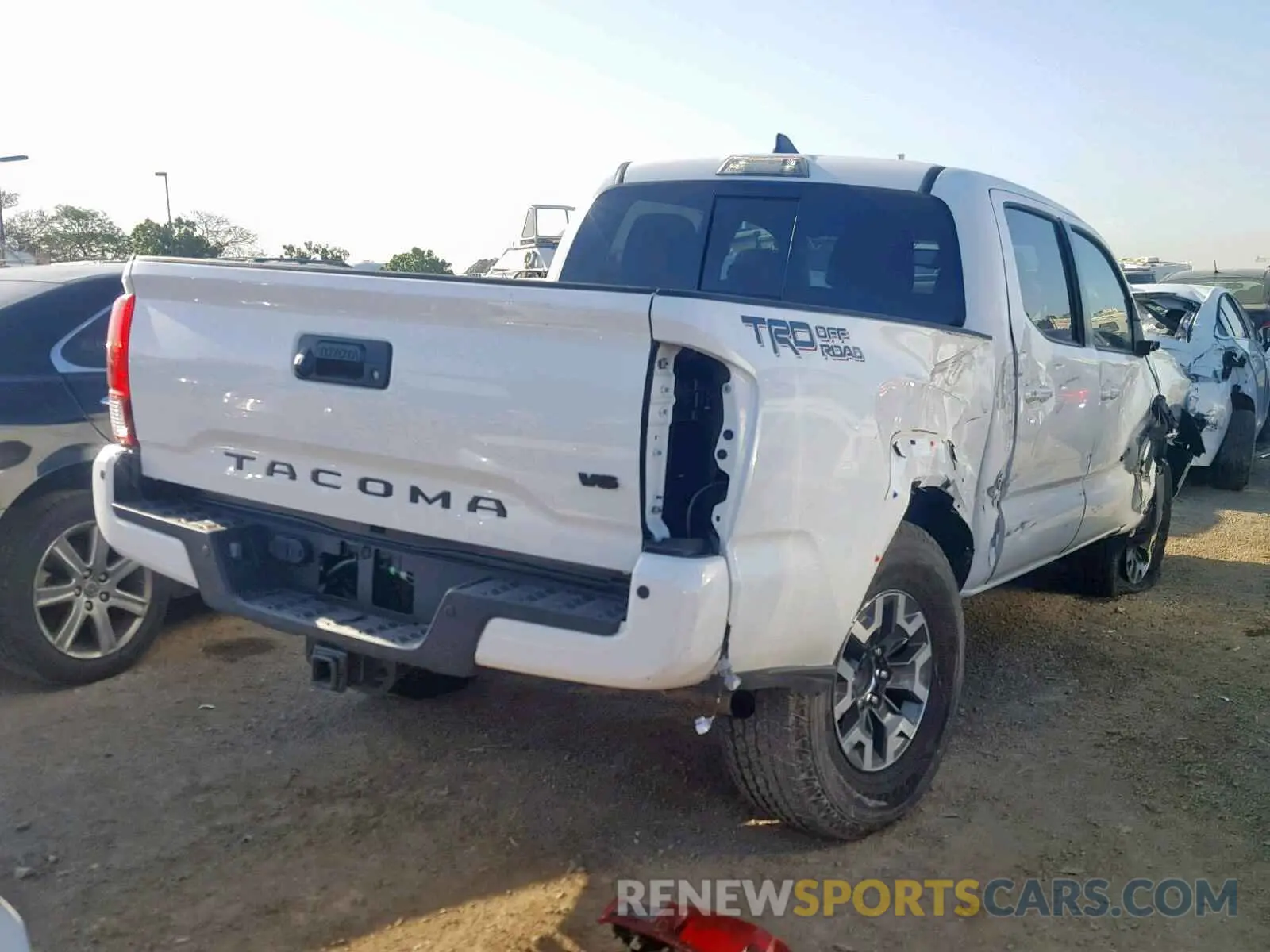 4 Photograph of a damaged car 3TMAZ5CN4KM089618 TOYOTA TACOMA DOU 2019