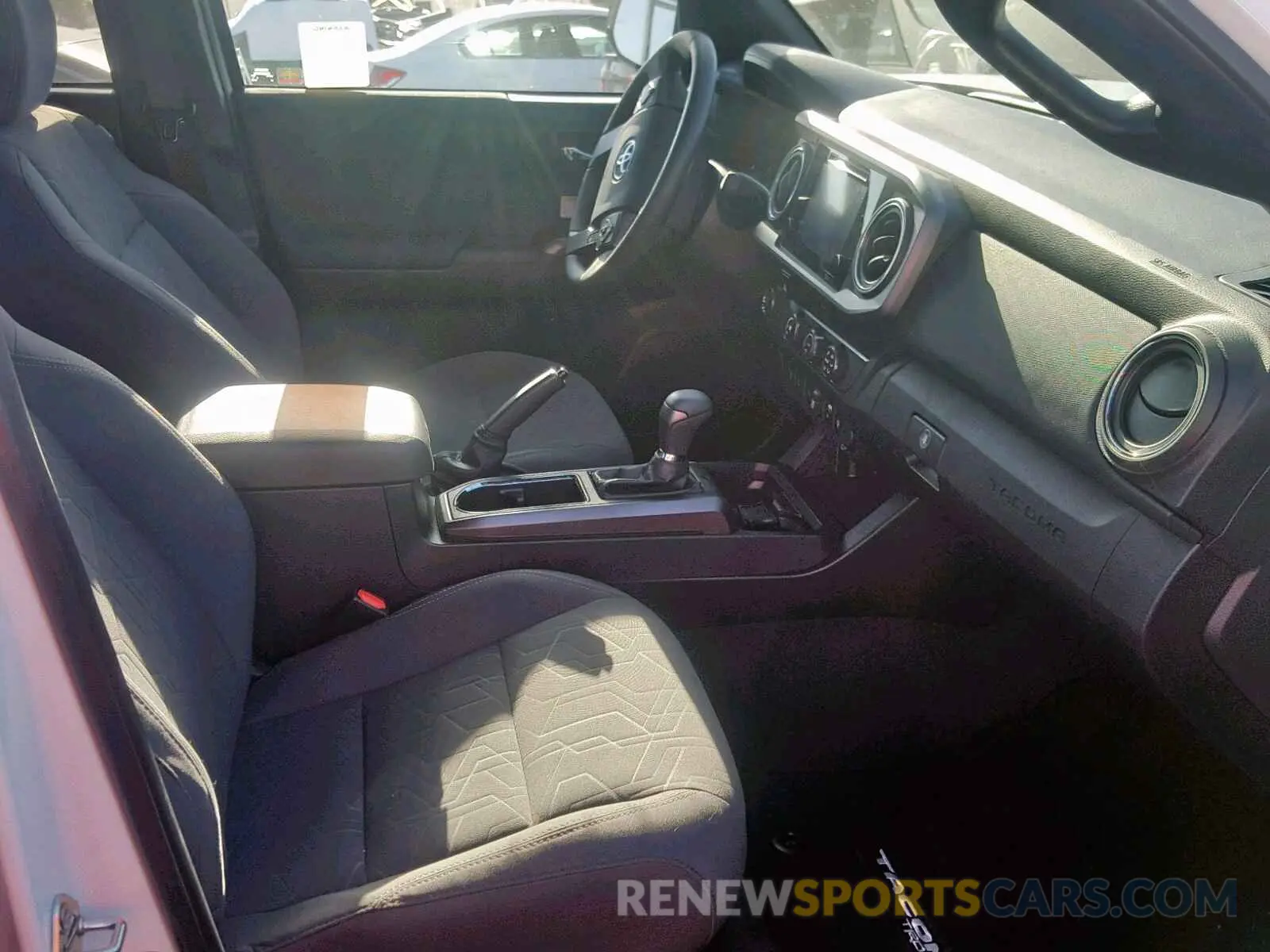 5 Photograph of a damaged car 3TMAZ5CN4KM089618 TOYOTA TACOMA DOU 2019