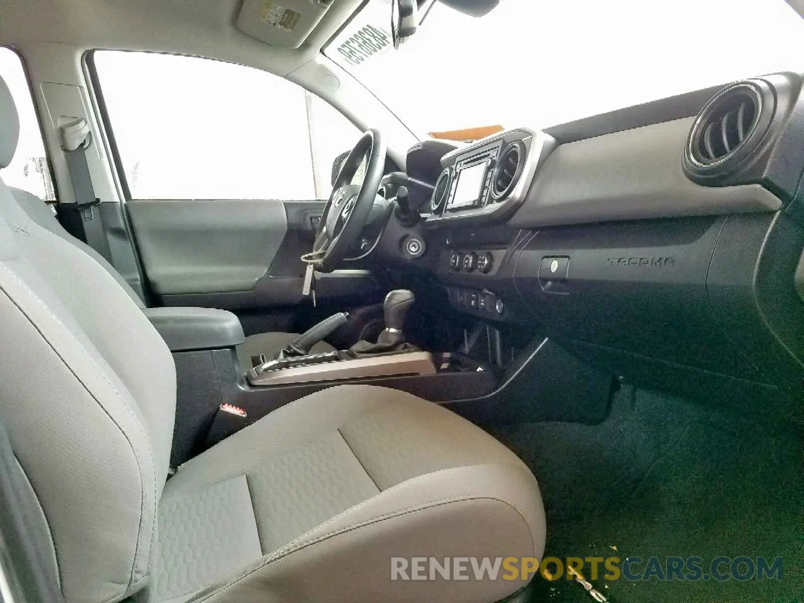 5 Photograph of a damaged car 3TMAZ5CN7KM084896 TOYOTA TACOMA DOU 2019