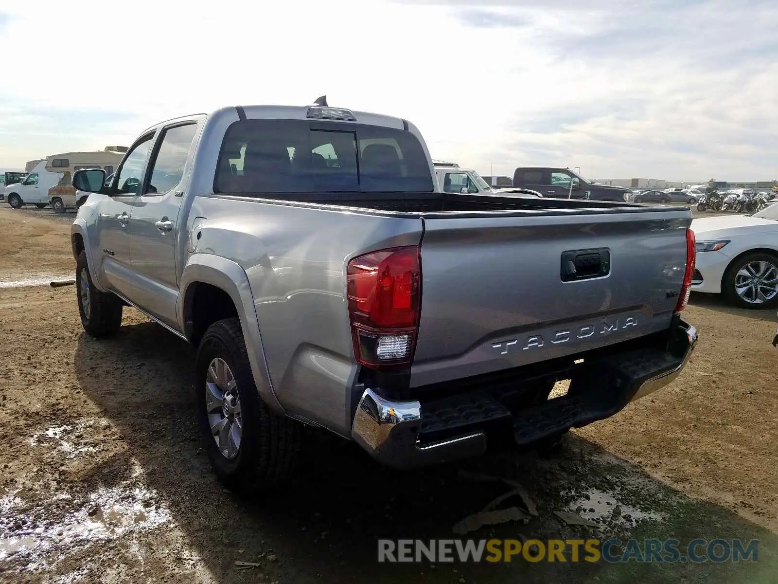 3 Photograph of a damaged car 3TMAZ5CN9KM106624 TOYOTA TACOMA DOU 2019