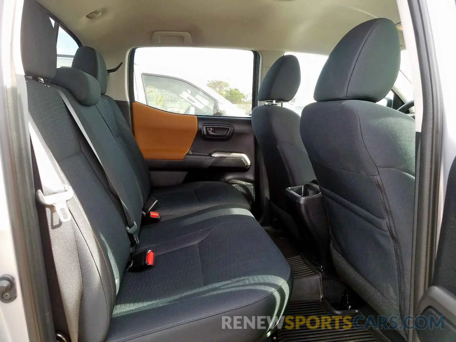 6 Photograph of a damaged car 3TMAZ5CN9KM106624 TOYOTA TACOMA DOU 2019