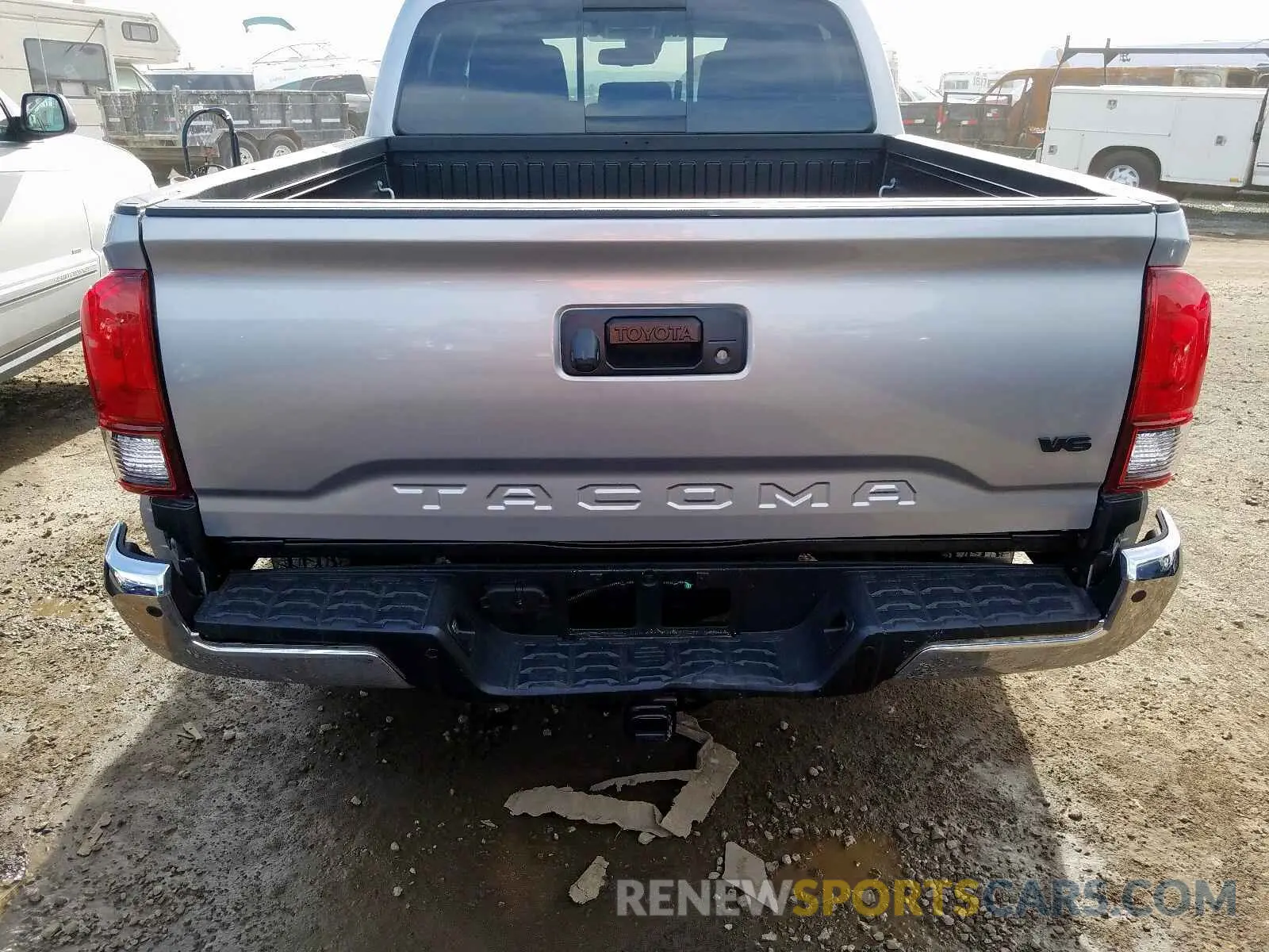 9 Photograph of a damaged car 3TMAZ5CN9KM106624 TOYOTA TACOMA DOU 2019