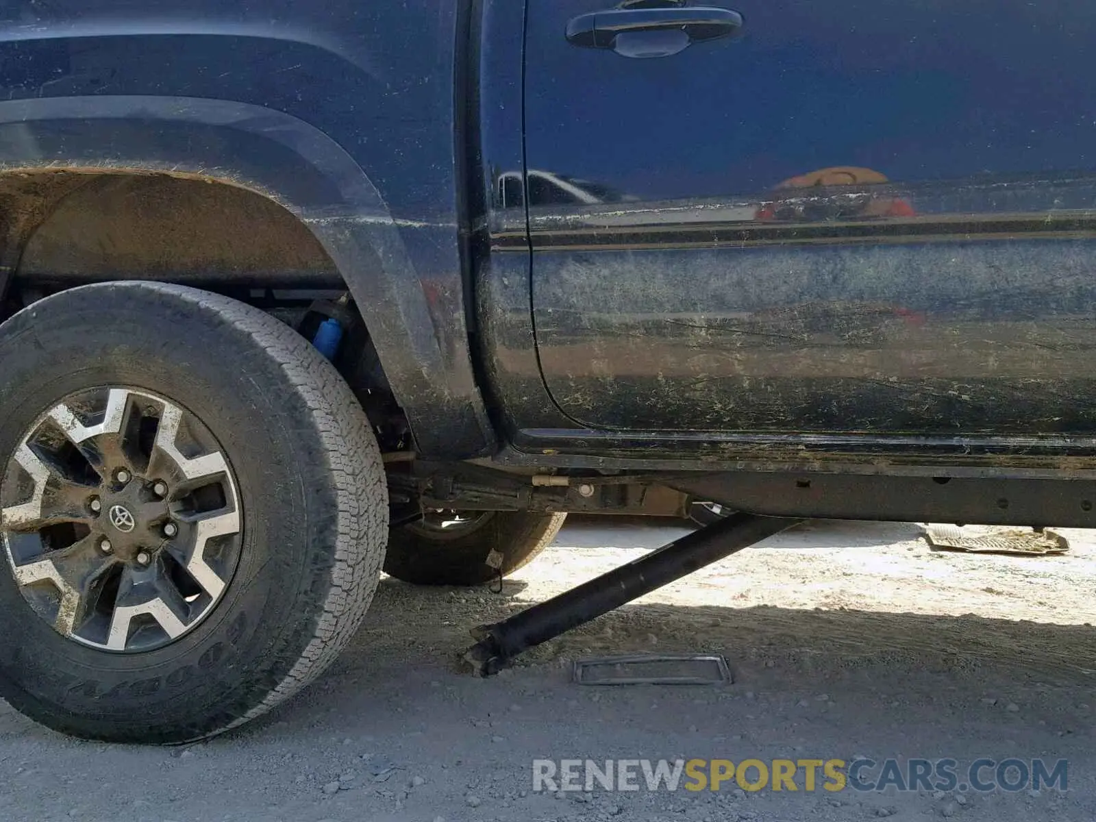 9 Photograph of a damaged car 3TMCZ5AN0KM198279 TOYOTA TACOMA DOU 2019