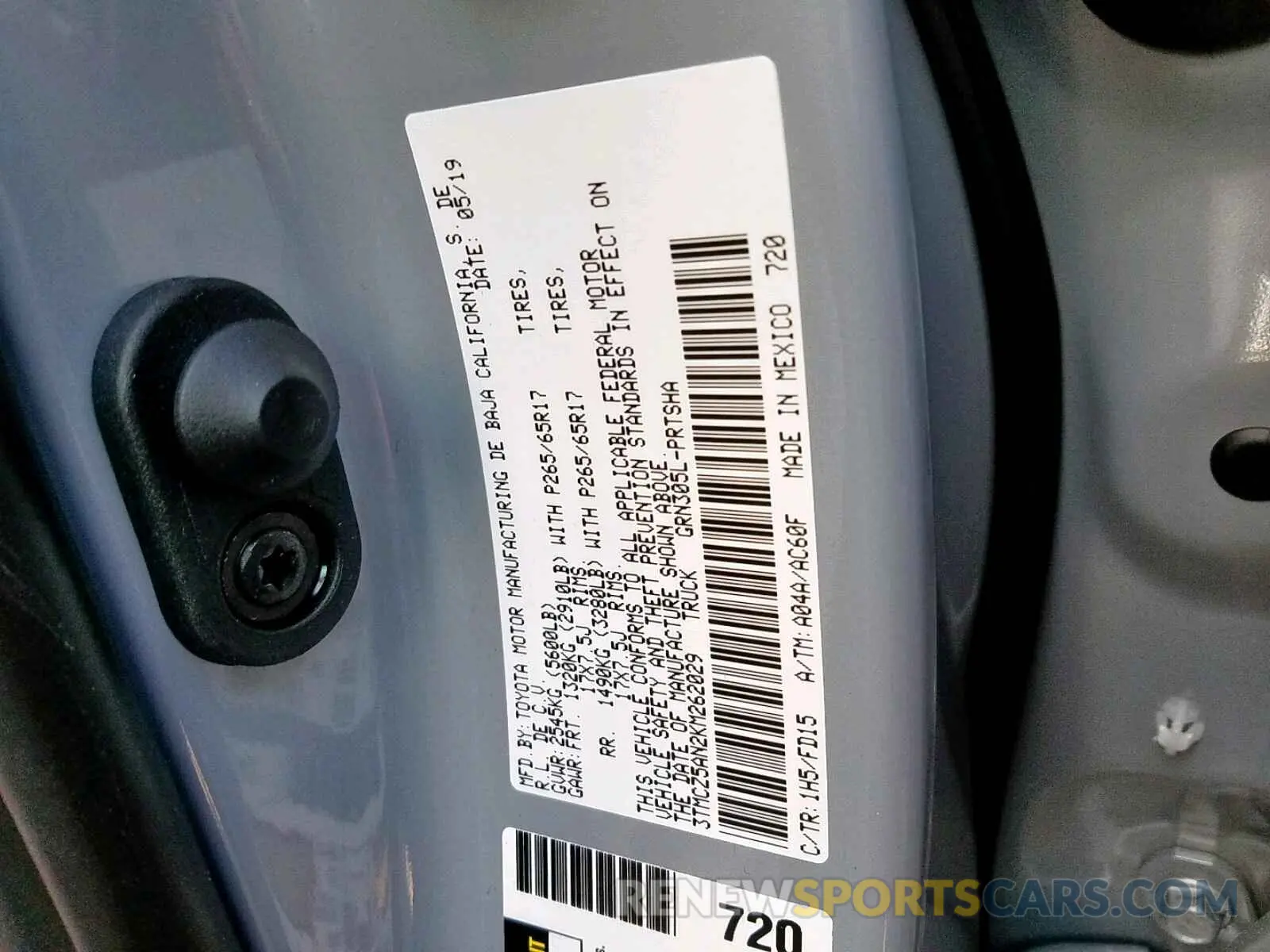 10 Photograph of a damaged car 3TMCZ5AN2KM262029 TOYOTA TACOMA DOU 2019