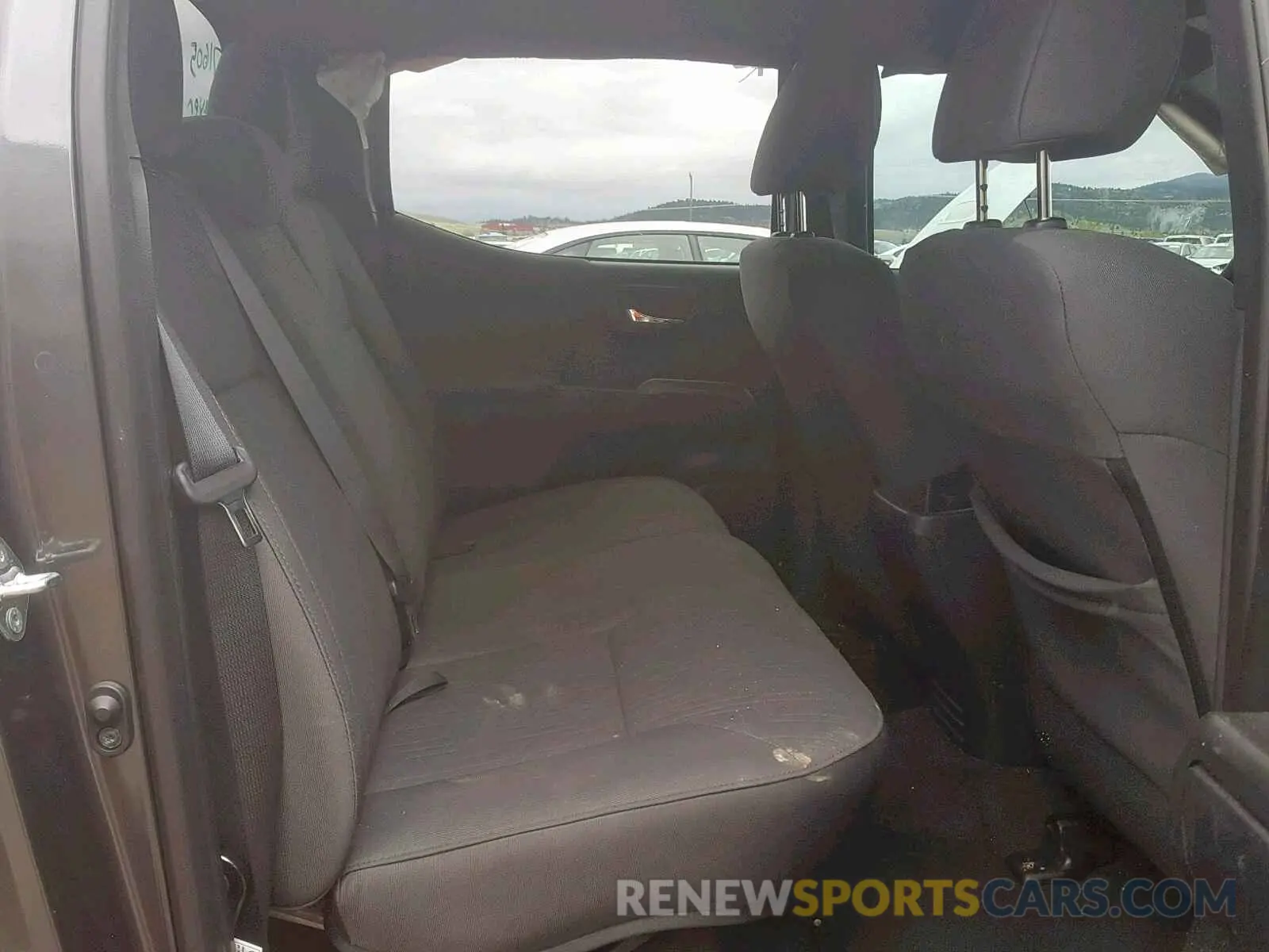 6 Photograph of a damaged car 3TMCZ5AN6KM200455 TOYOTA TACOMA DOU 2019