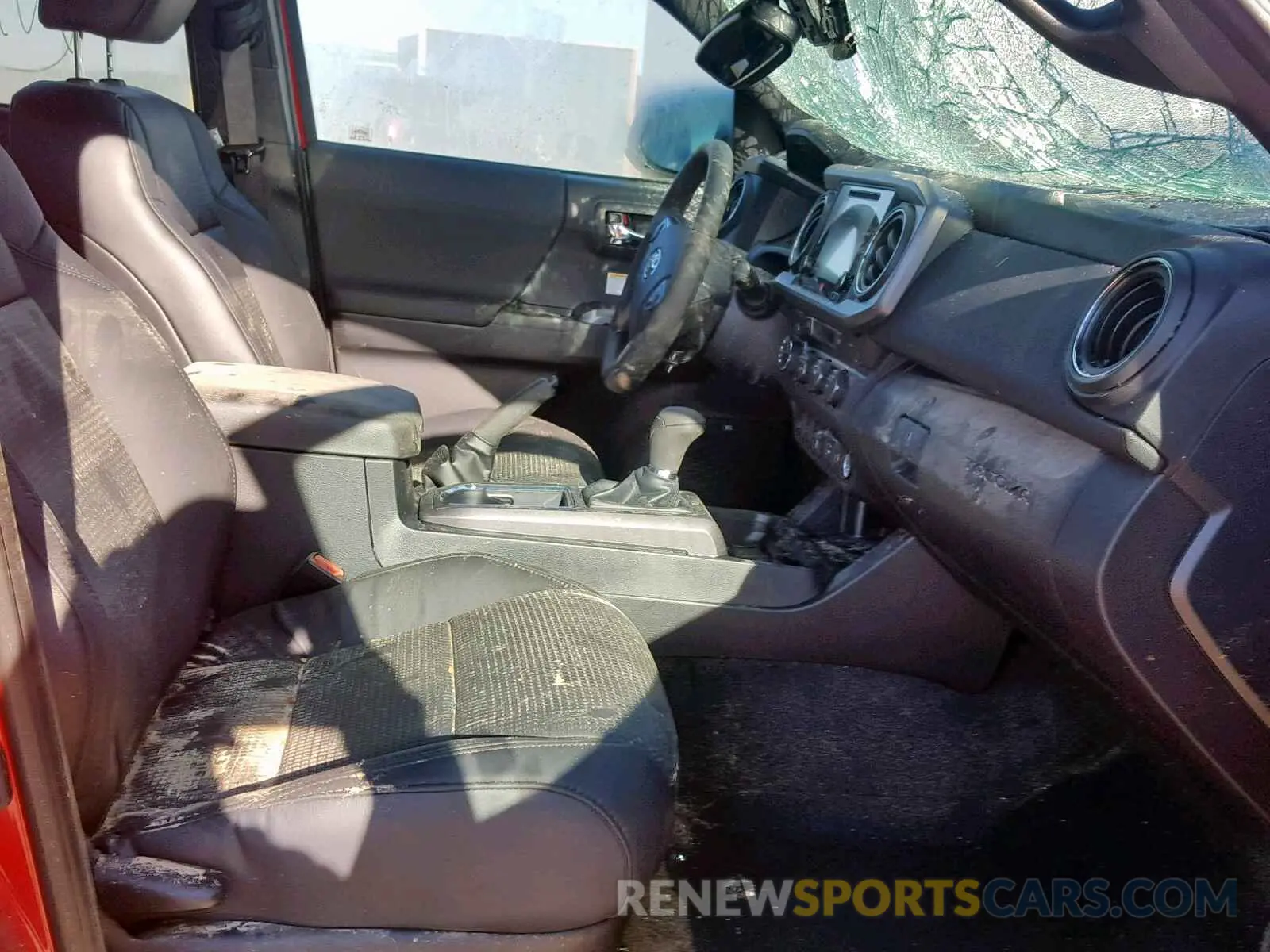 5 Photograph of a damaged car 3TMCZ5ANXKM208123 TOYOTA TACOMA DOU 2019