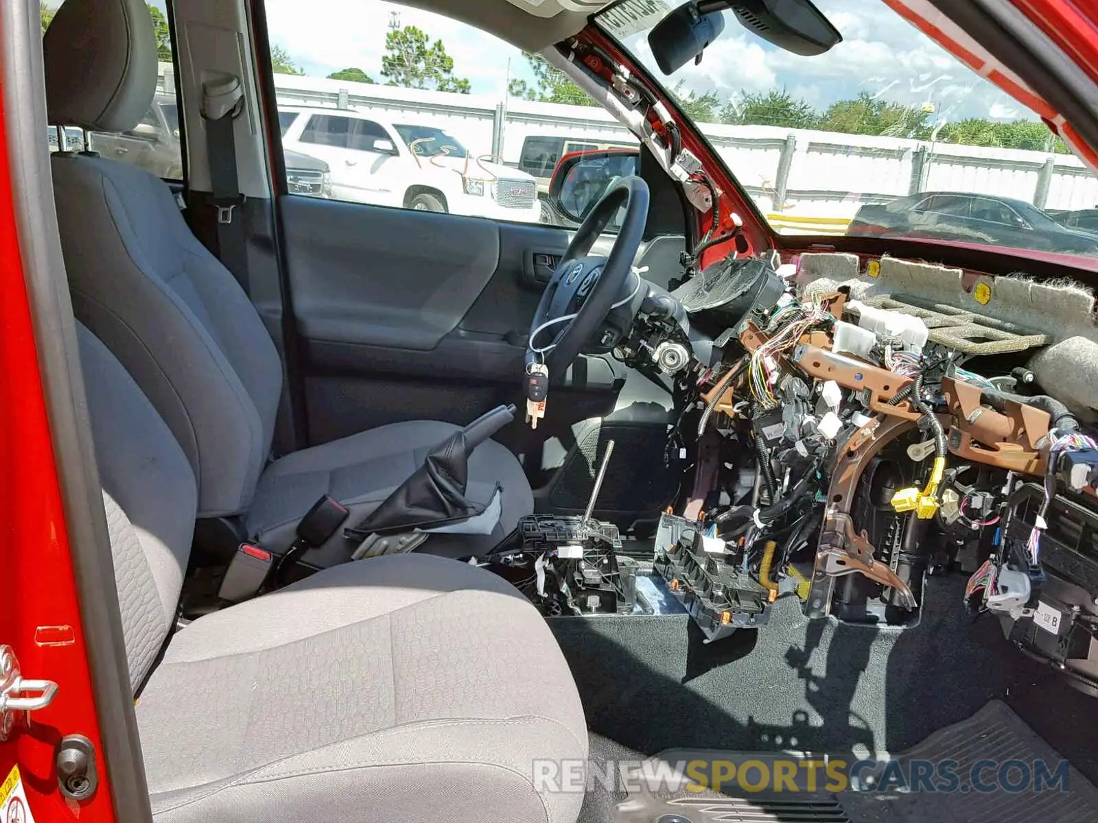 5 Photograph of a damaged car 5TFAX5GN1KX156329 TOYOTA TACOMA DOU 2019
