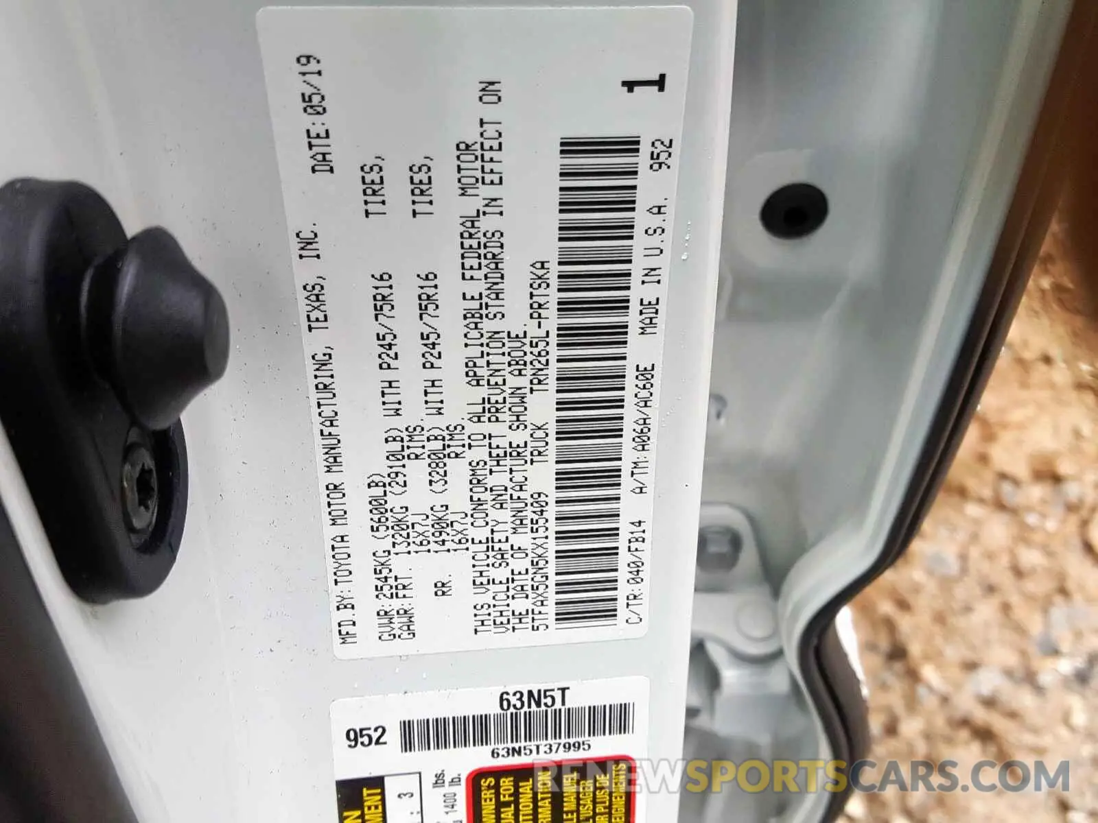 10 Photograph of a damaged car 5TFAX5GN5KX155409 TOYOTA TACOMA DOU 2019
