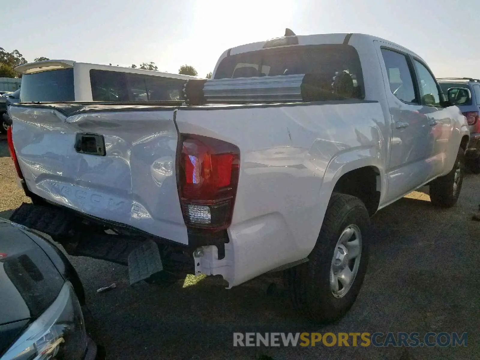 4 Photograph of a damaged car 5TFAX5GN8KX133100 TOYOTA TACOMA DOU 2019