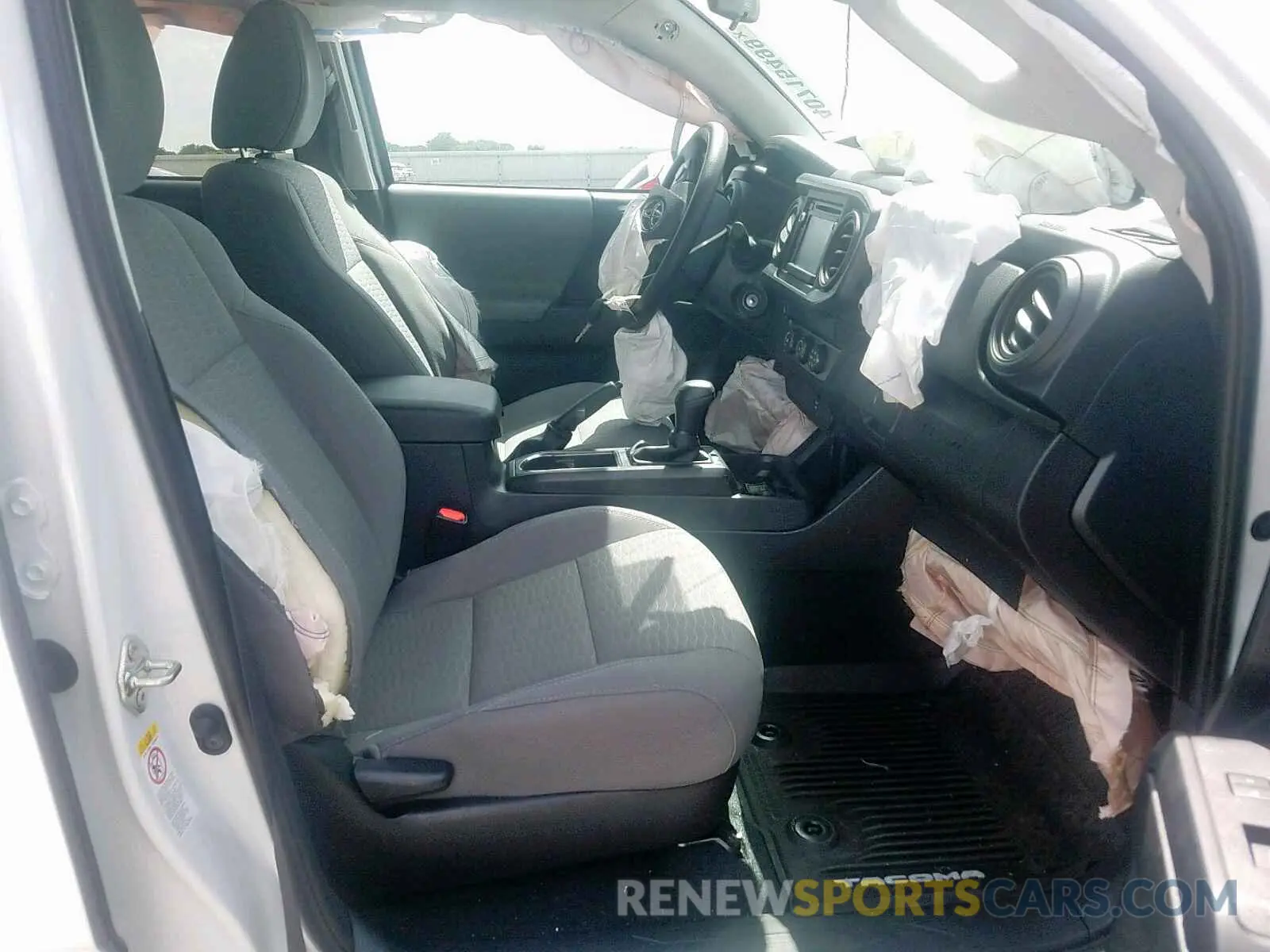 5 Photograph of a damaged car 5TFAX5GNXKX152585 TOYOTA TACOMA DOU 2019