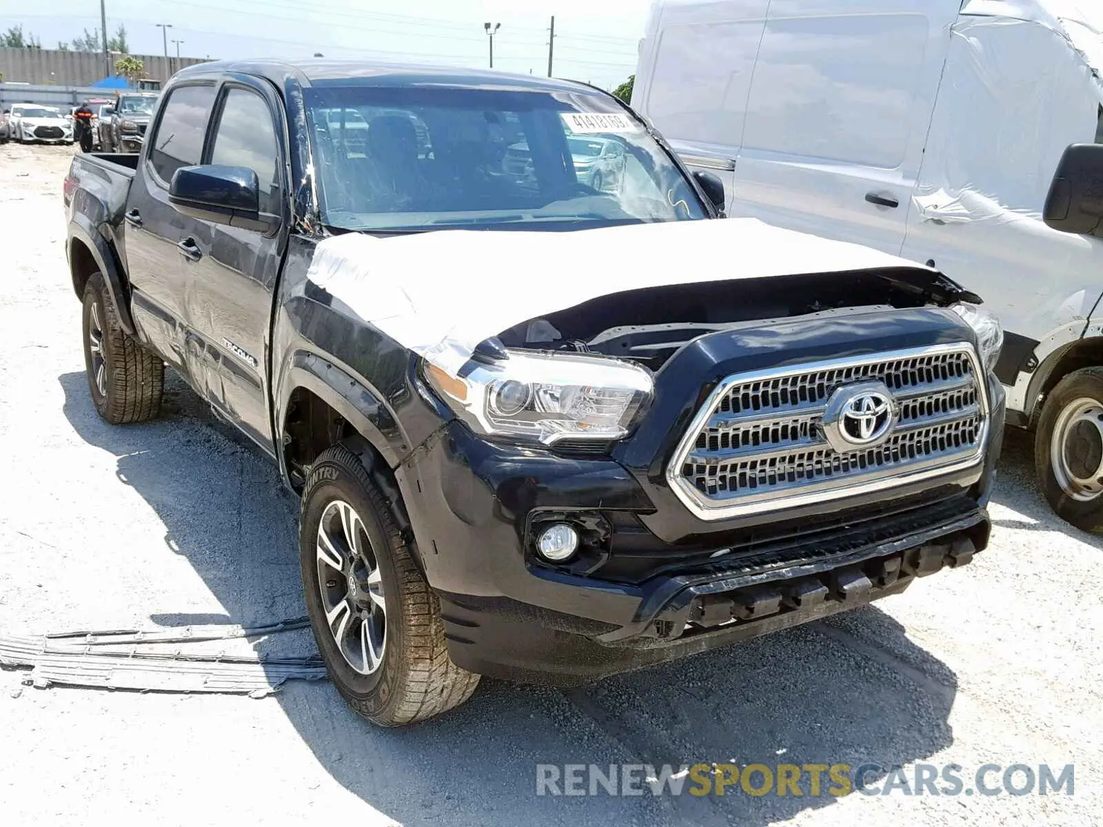 1 Photograph of a damaged car 5TFAZ5CN0KX078139 TOYOTA TACOMA DOU 2019