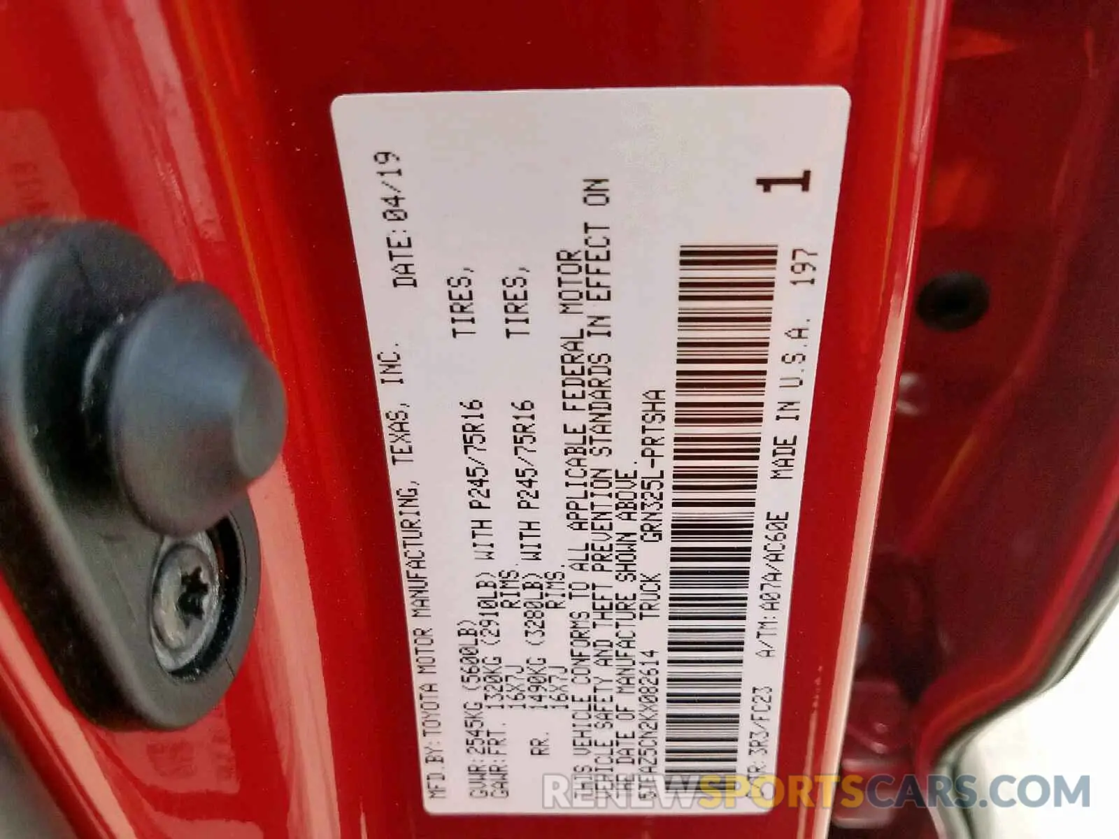 10 Photograph of a damaged car 5TFAZ5CN2KX082614 TOYOTA TACOMA DOU 2019