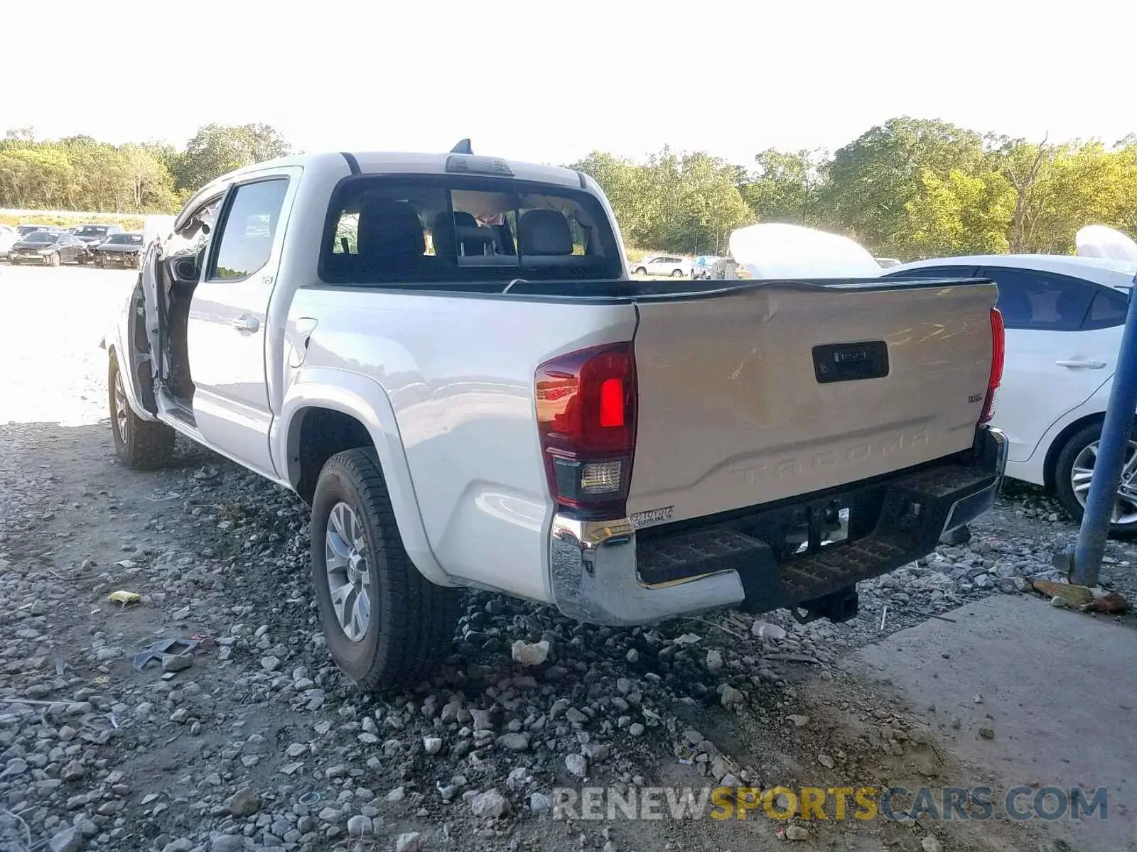 3 Photograph of a damaged car 5TFAZ5CN4KX077141 TOYOTA TACOMA DOU 2019