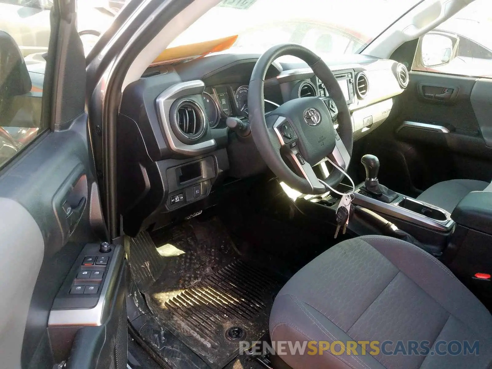 9 Photograph of a damaged car 5TFAZ5CN5KX087077 TOYOTA TACOMA DOU 2019