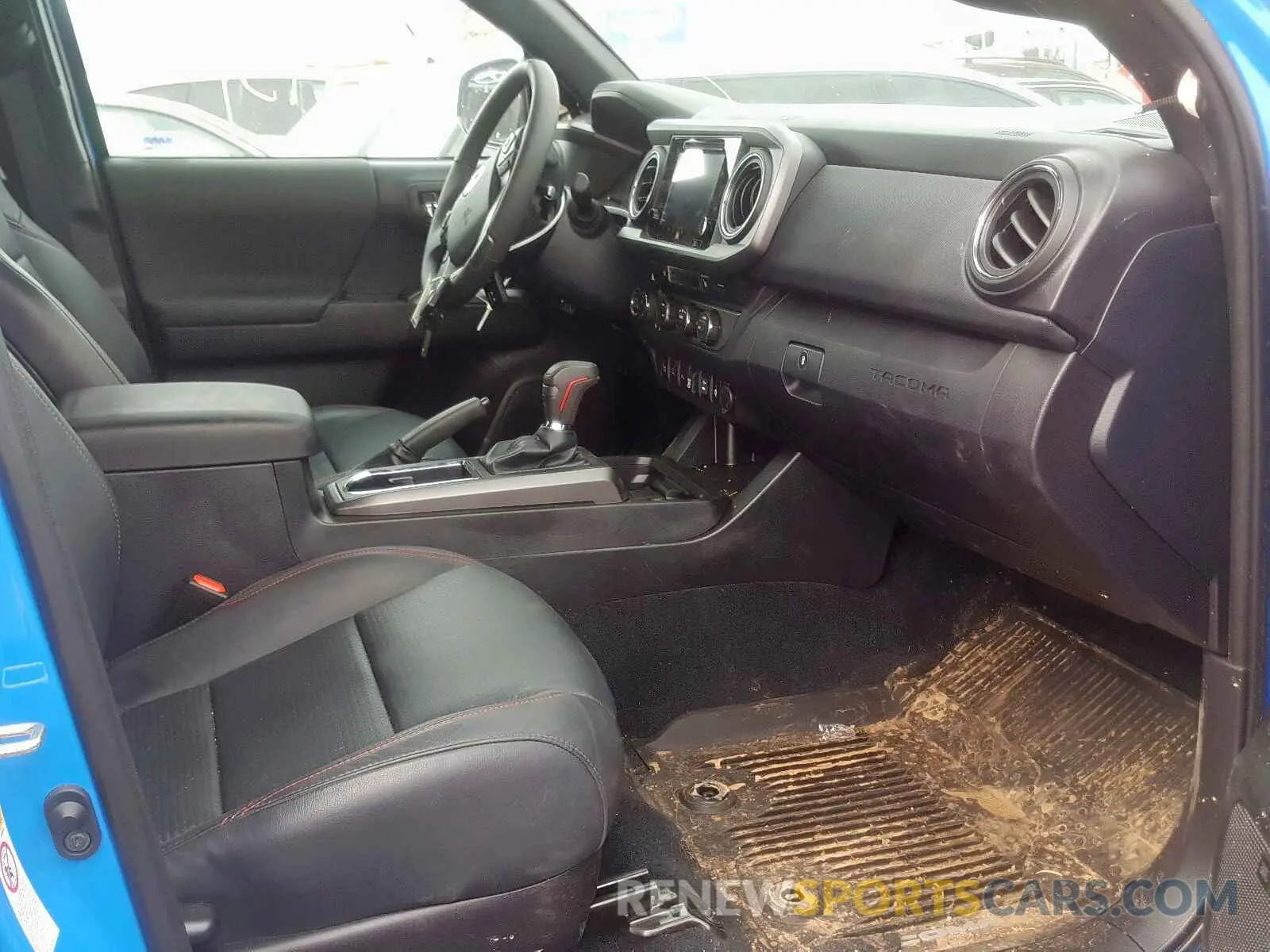 5 Photograph of a damaged car 5TFCZ5AN7KX199293 TOYOTA TACOMA DOU 2019