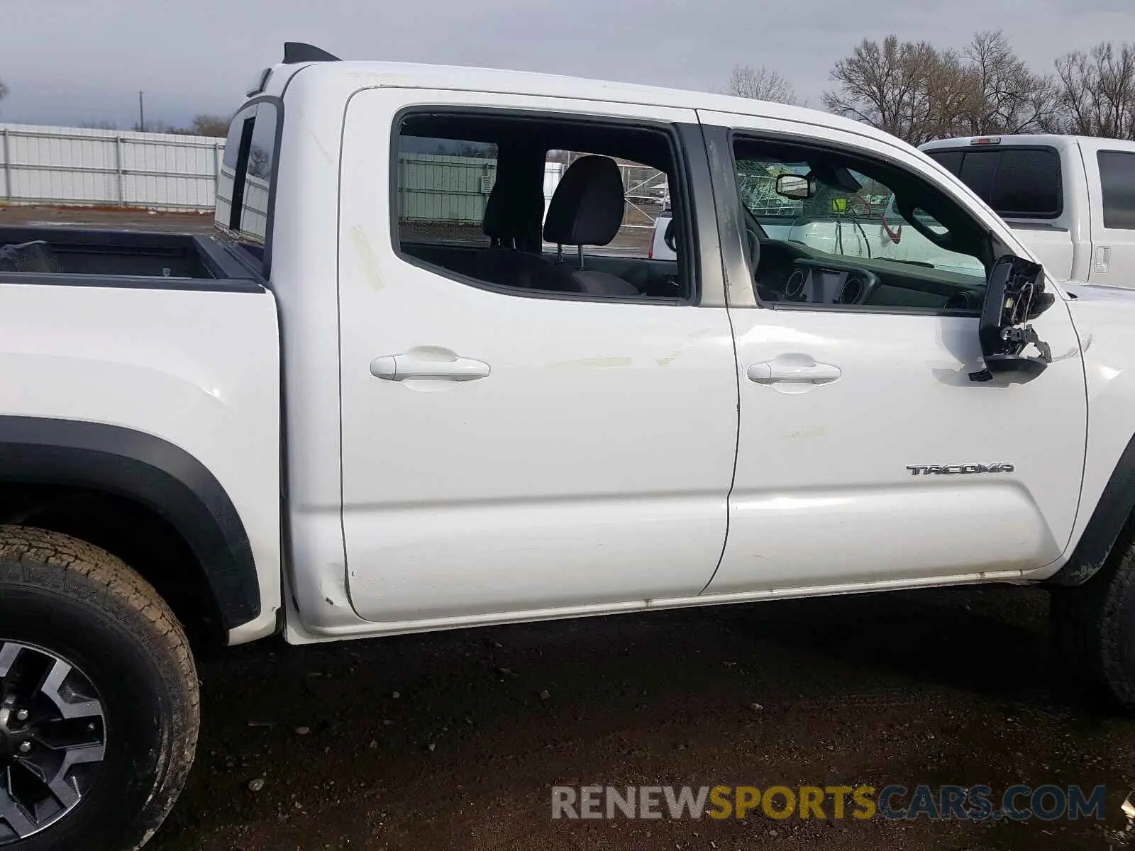 9 Photograph of a damaged car 5TFCZ5AN8KX177450 TOYOTA TACOMA DOU 2019