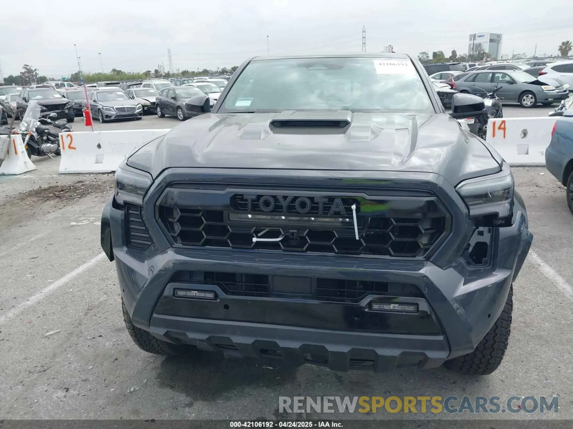 12 Фотография поврежденного автомобиля 3TYLC5LN1ST020786 TOYOTA TACOMA HYBRID 2025