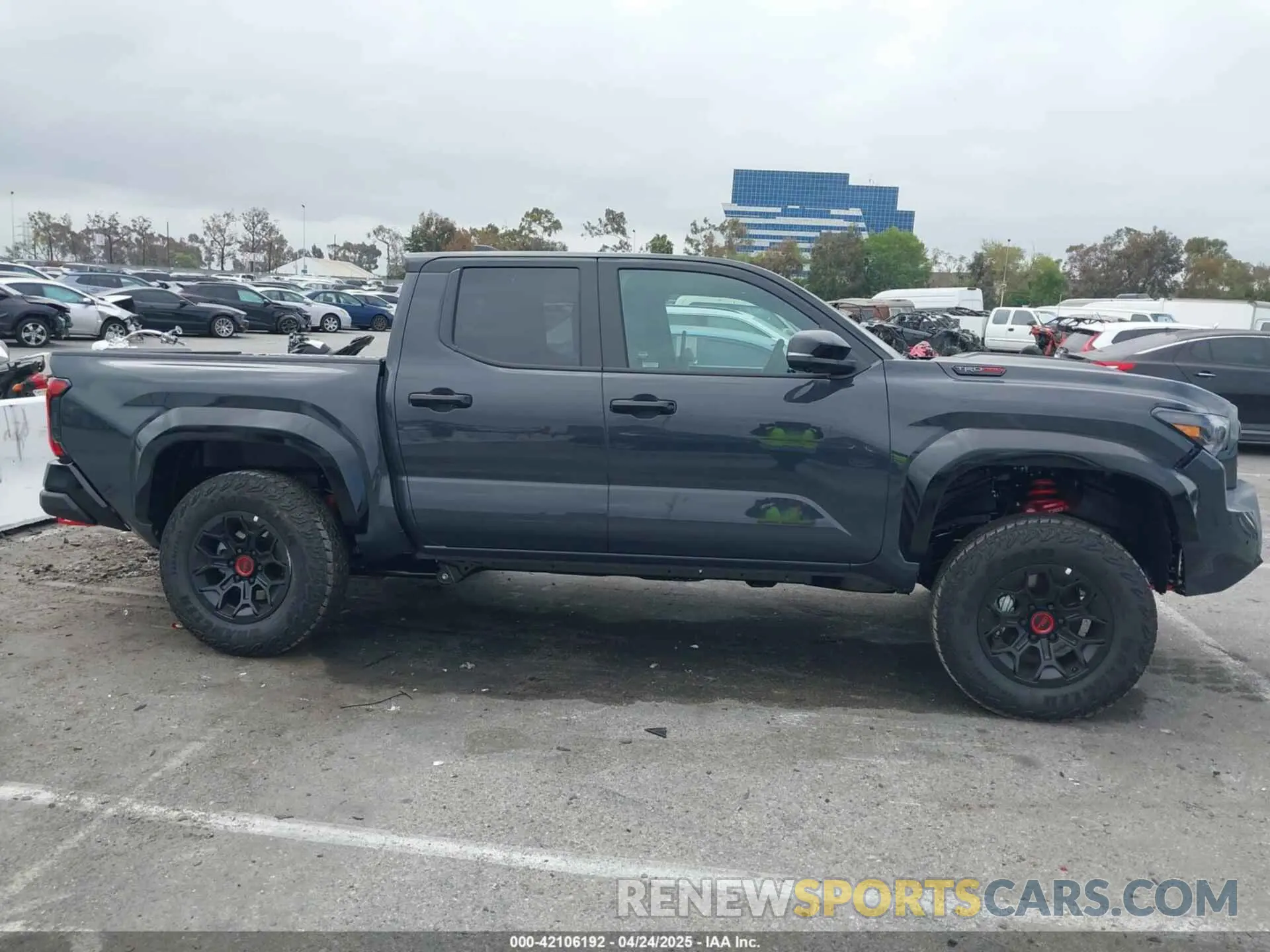 13 Фотография поврежденного автомобиля 3TYLC5LN1ST020786 TOYOTA TACOMA HYBRID 2025