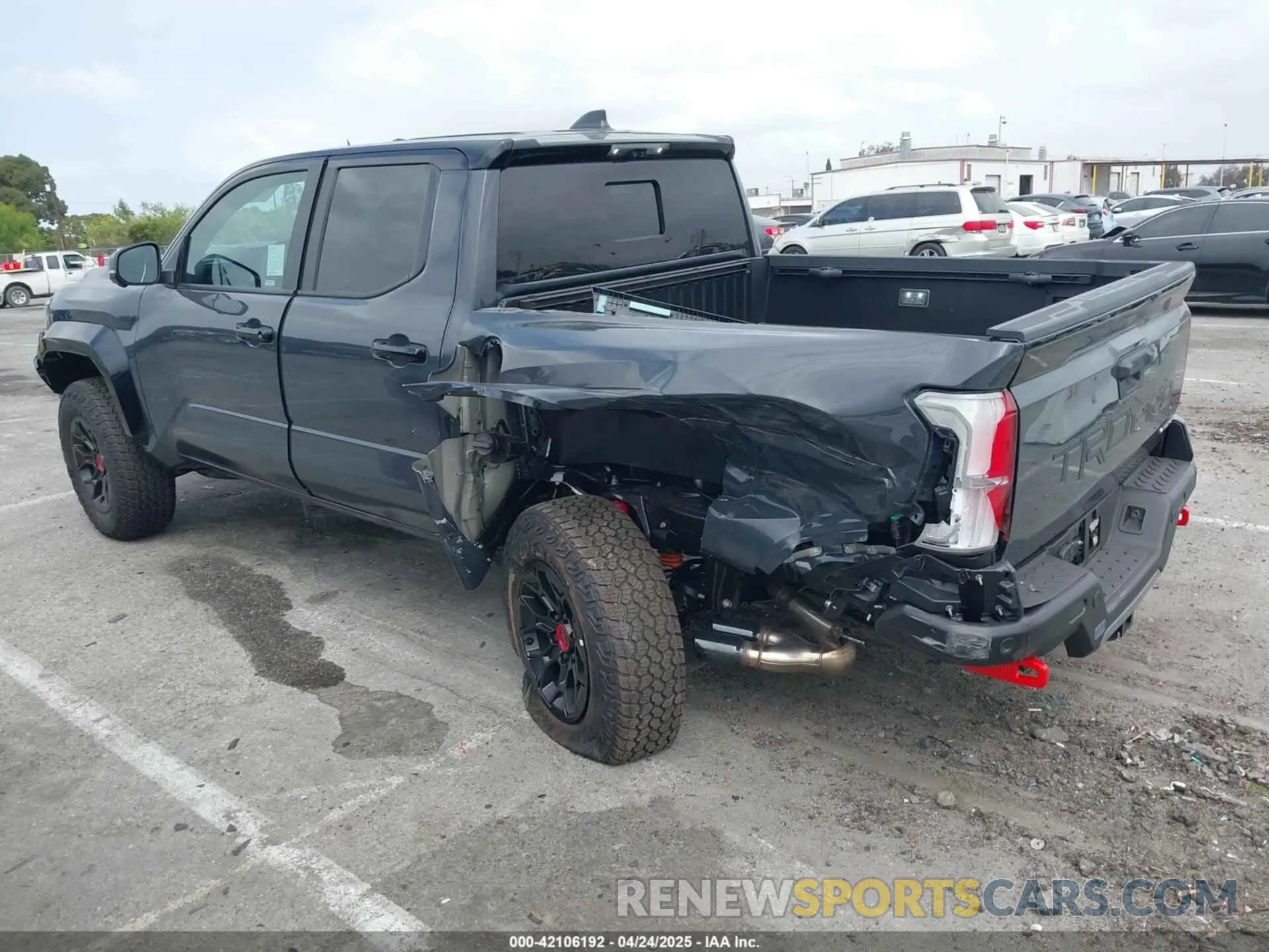 3 Фотография поврежденного автомобиля 3TYLC5LN1ST020786 TOYOTA TACOMA HYBRID 2025