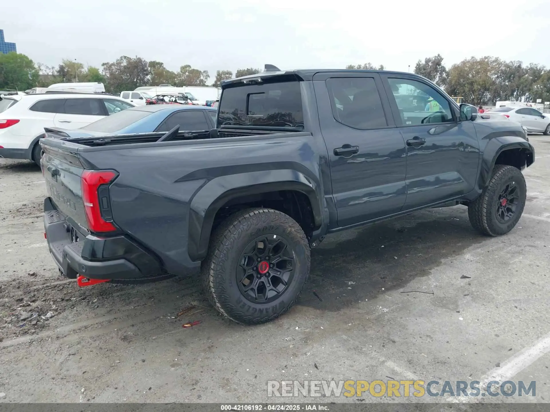 4 Фотография поврежденного автомобиля 3TYLC5LN1ST020786 TOYOTA TACOMA HYBRID 2025