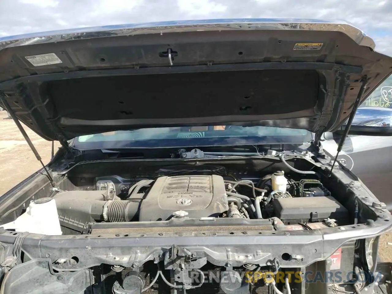 7 Photograph of a damaged car 5TFAY5F10KX786483 TOYOTA TUNDRA 2019